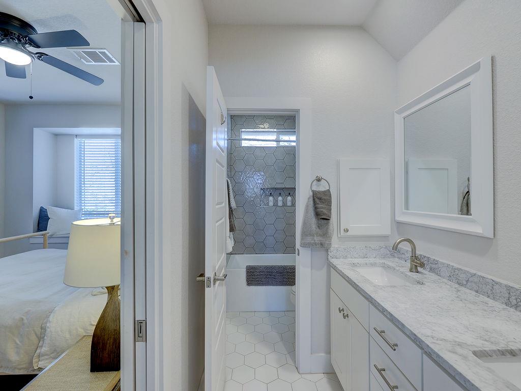 2007 Riverview St # 1, Austin, TX 78702