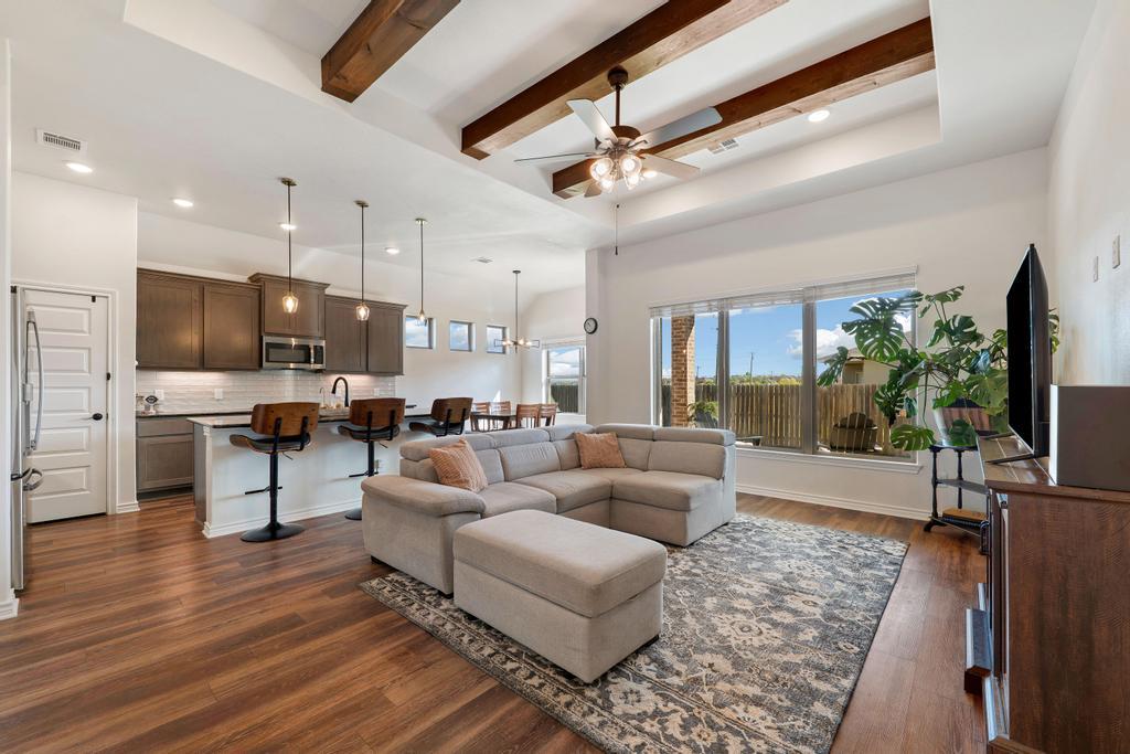 125 Citation Dr, Jarrell, TX 76537