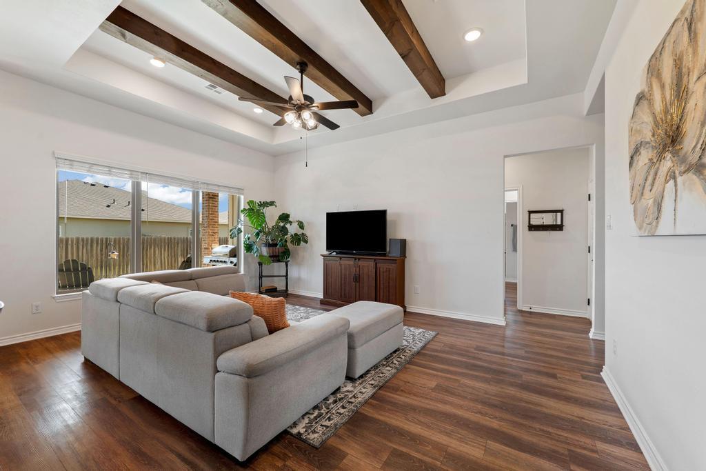 125 Citation Dr, Jarrell, TX 76537