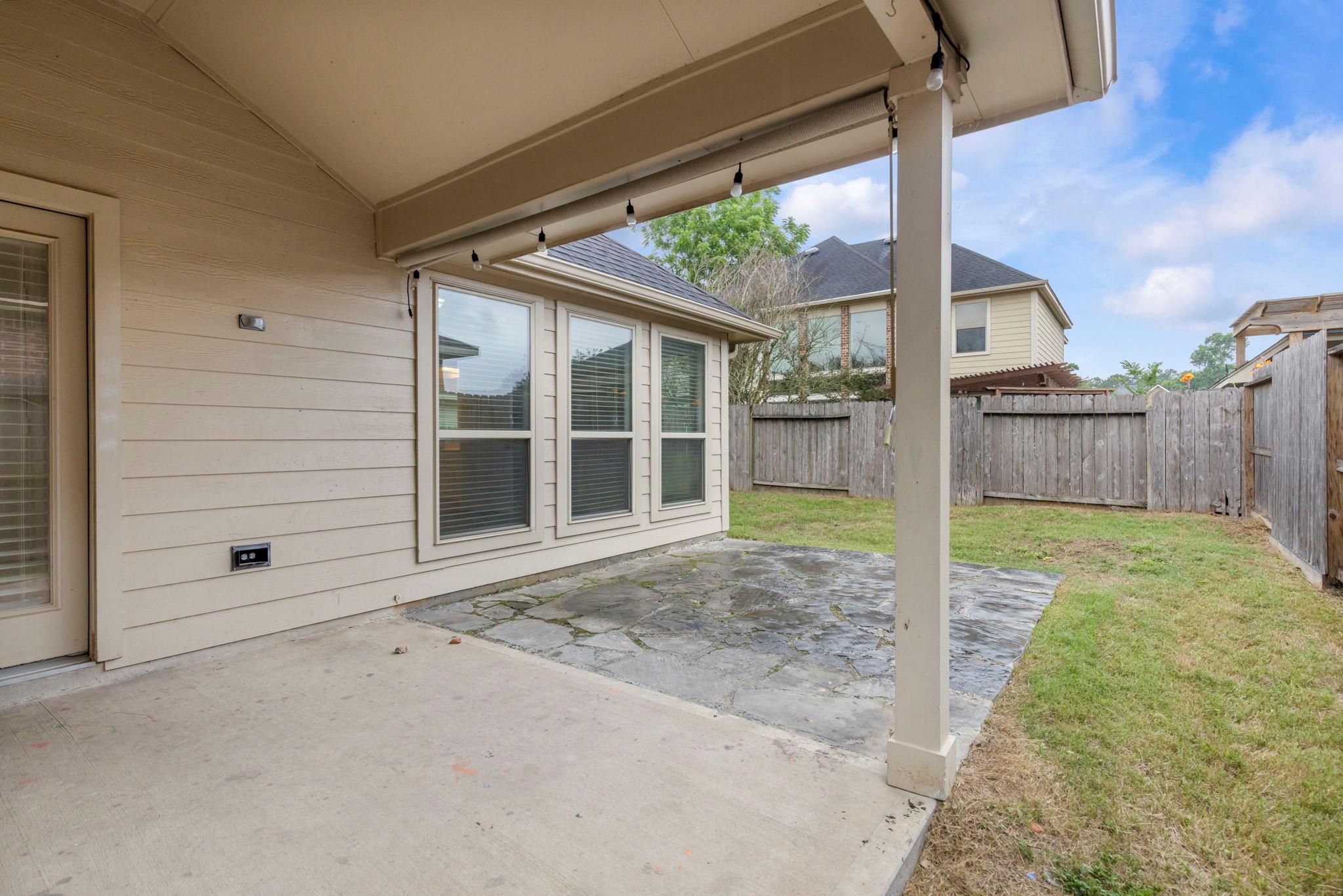 1315 Cameron Park Ln, Montgomery, TX 77386