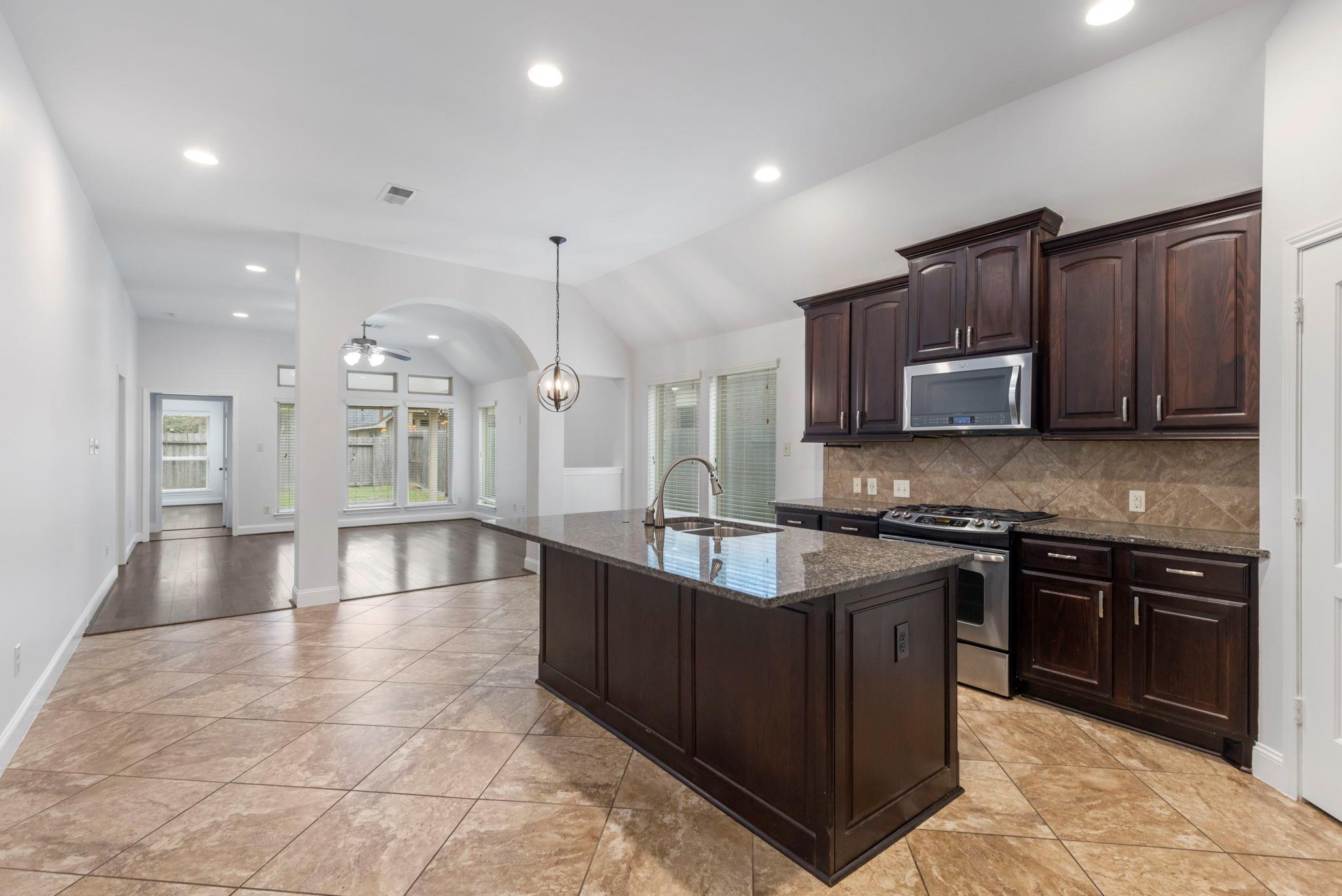 1315 Cameron Park Ln, Montgomery, TX 77386