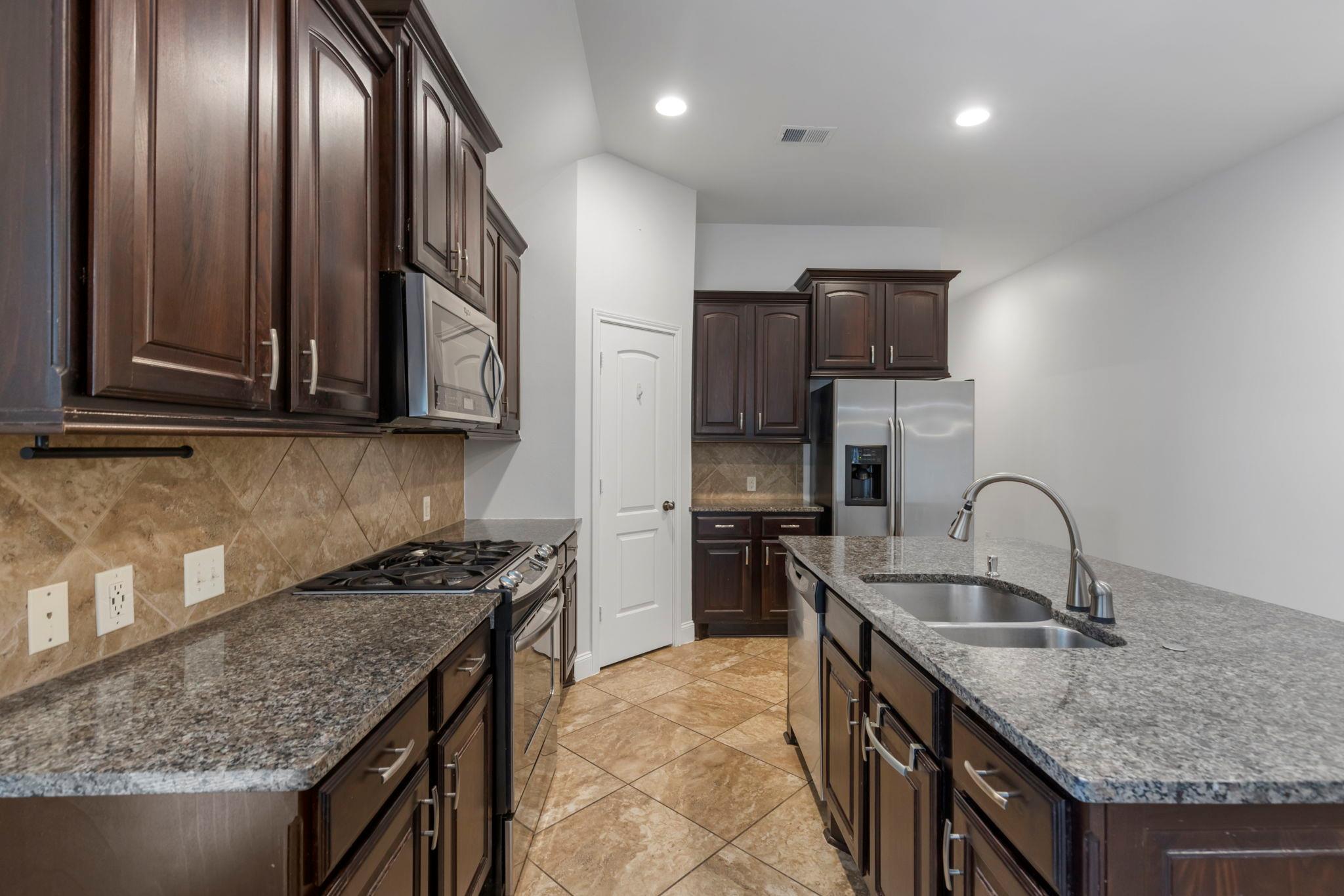 1315 Cameron Park Ln, Montgomery, TX 77386