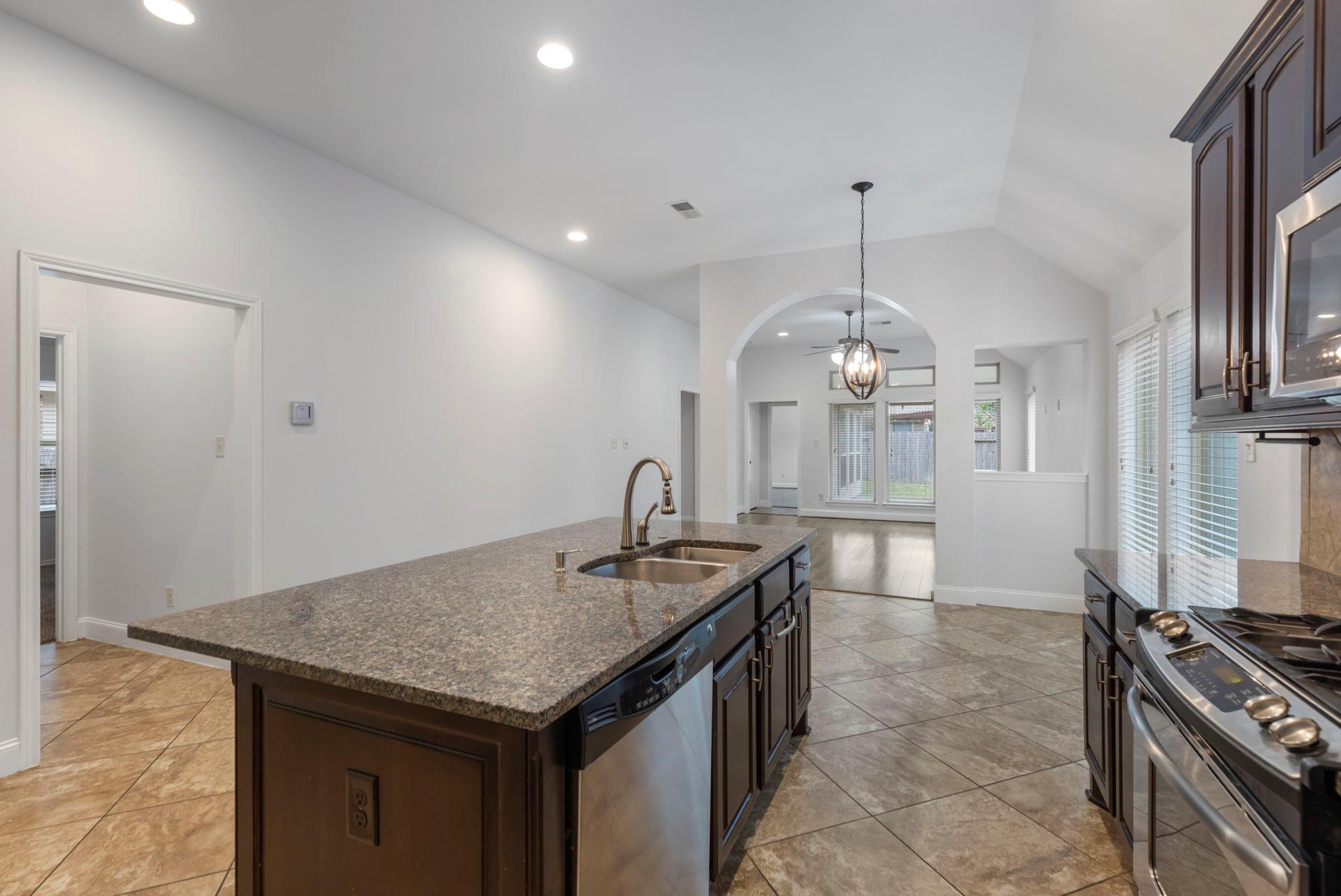 1315 Cameron Park Ln, Montgomery, TX 77386