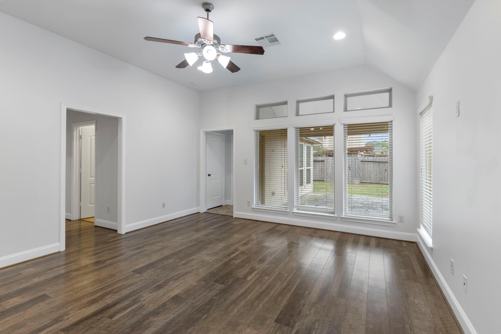 1315 Cameron Park Ln, Montgomery, TX 77386