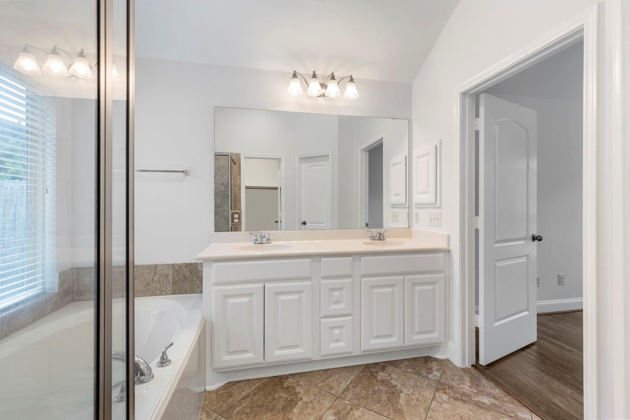 1315 Cameron Park Ln, Montgomery, TX 77386