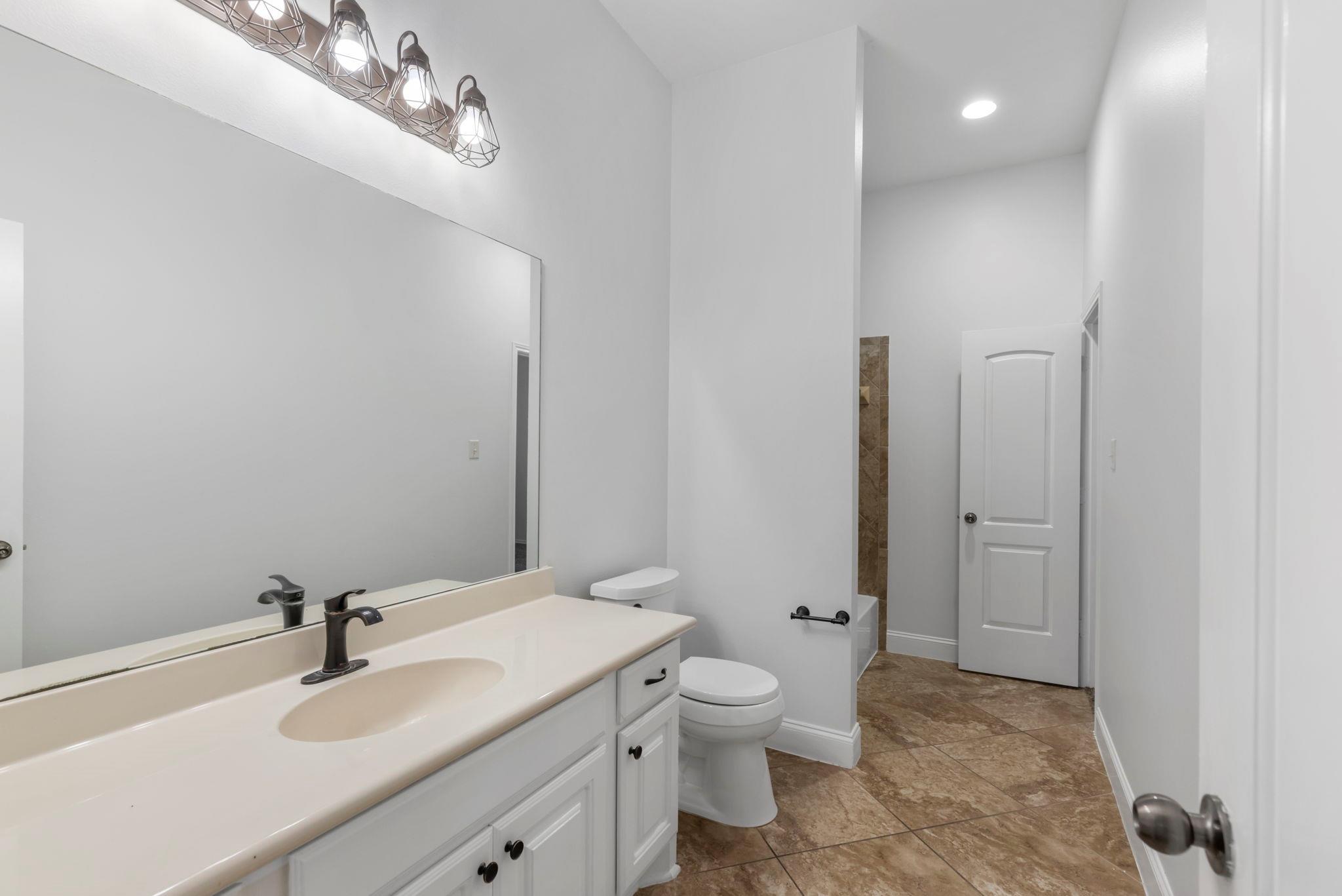 1315 Cameron Park Ln, Montgomery, TX 77386