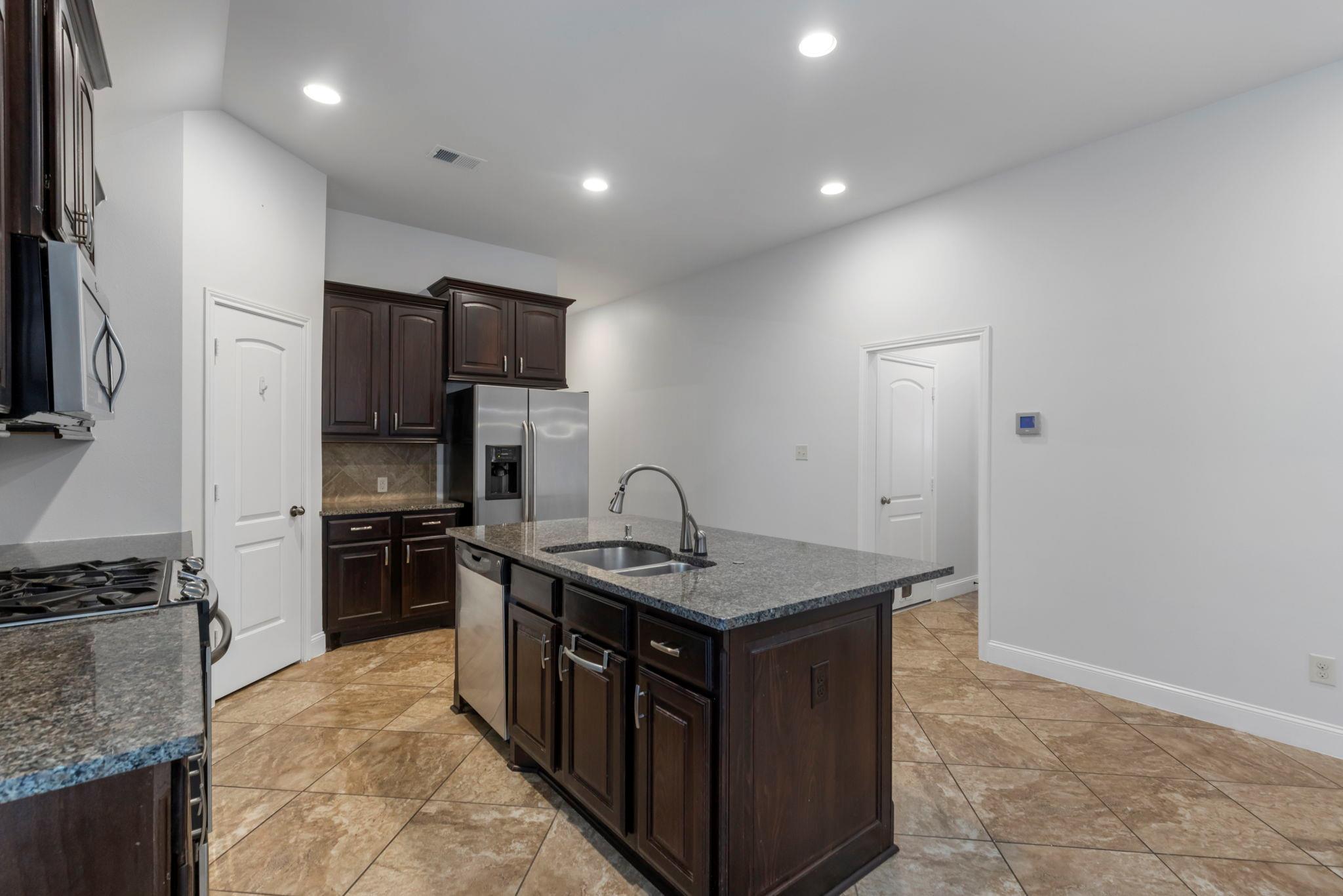 1315 Cameron Park Ln, Montgomery, TX 77386