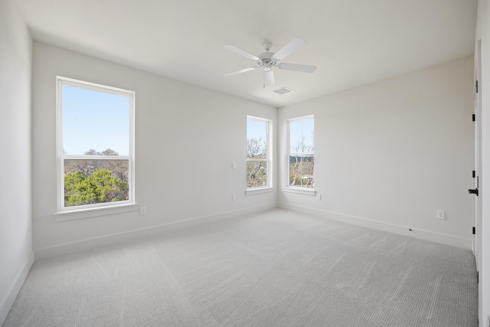 9504 Harbor Dr, Jonestown, TX 78645