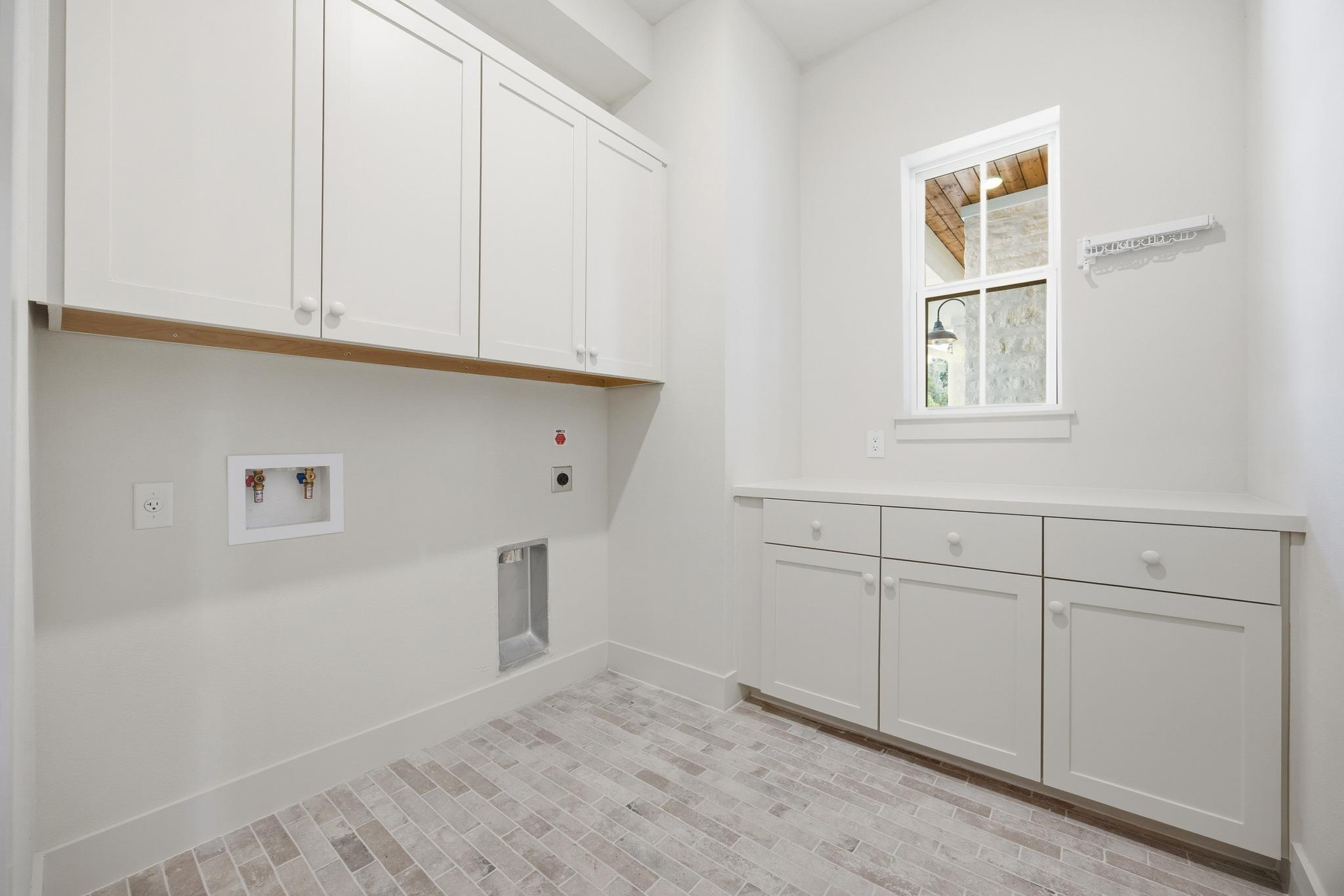 9504 Harbor Dr, Jonestown, TX 78645