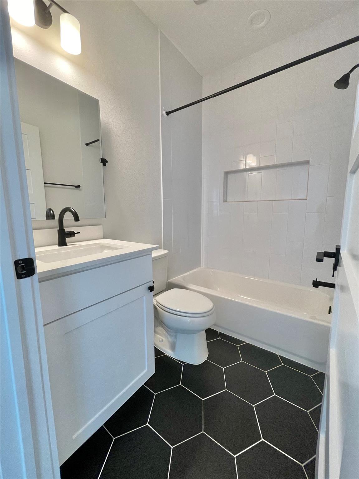 1106 Walton Ln # B, Austin, TX 78721