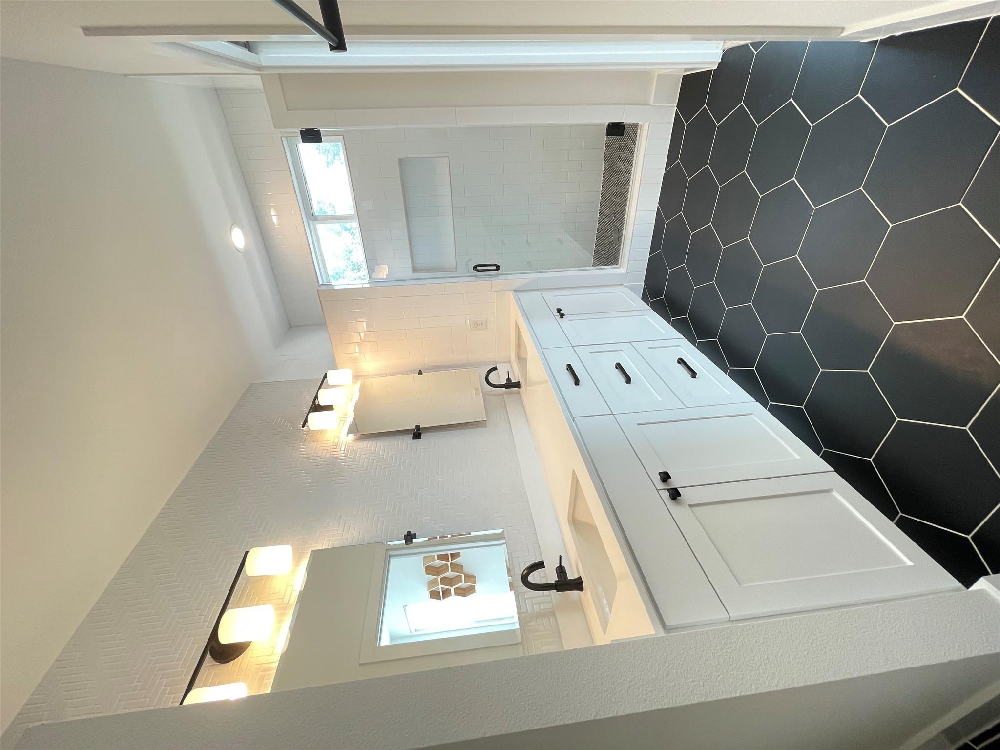 1106 Walton Ln # B, Austin, TX 78721