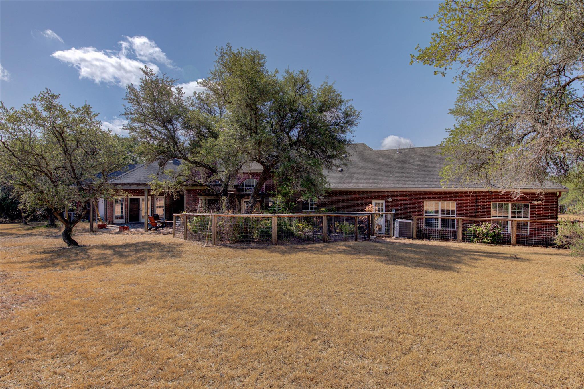 465 Hannah Dr, Dripping Springs, TX 78620