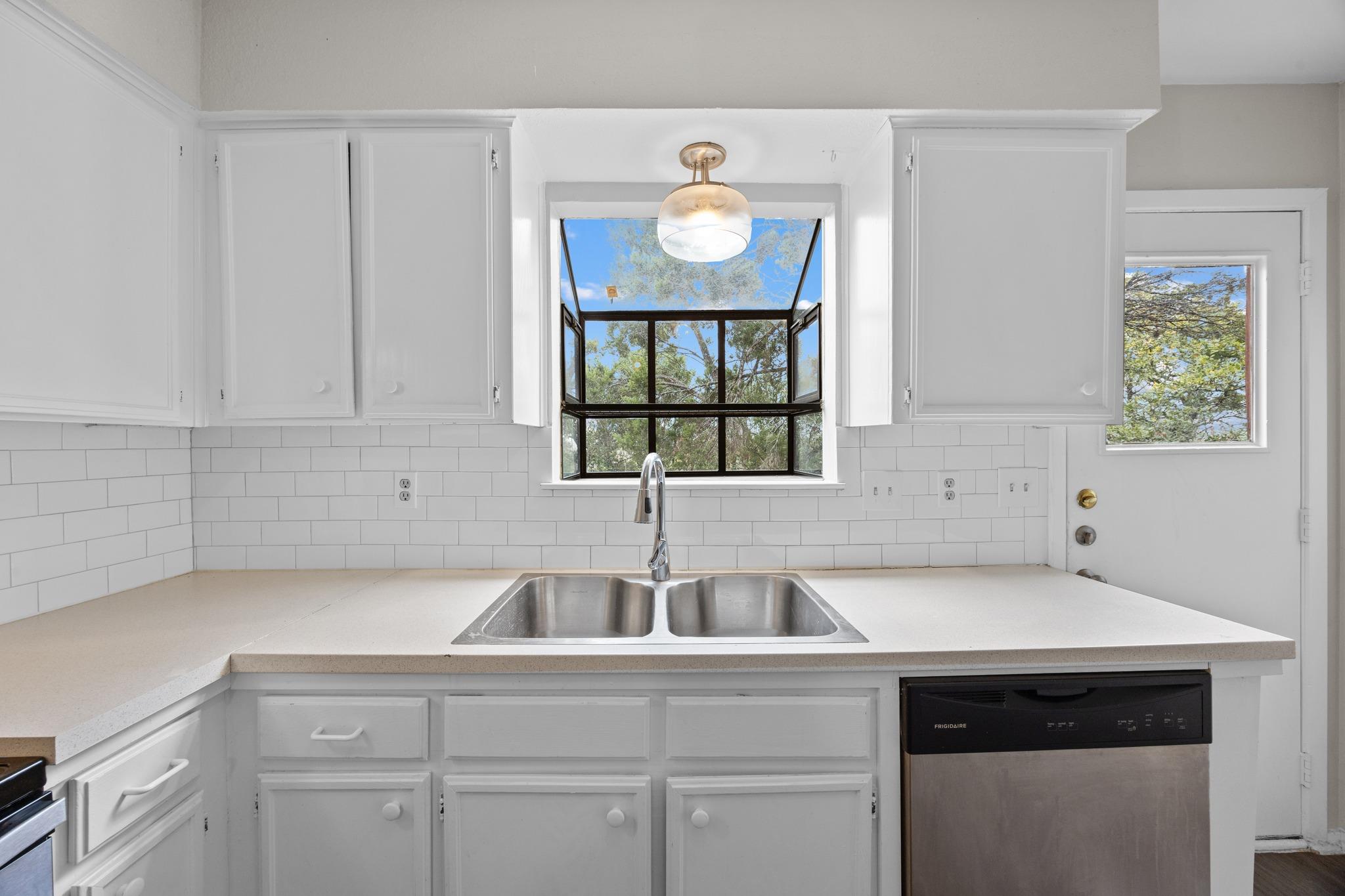 6904 Rifle Bnd # A, Austin, TX 78736