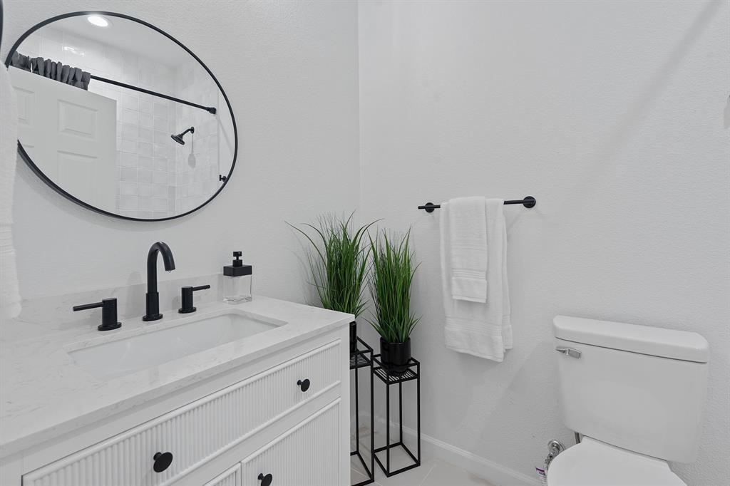 738 Chihuahua St, Lockhart, TX 78644