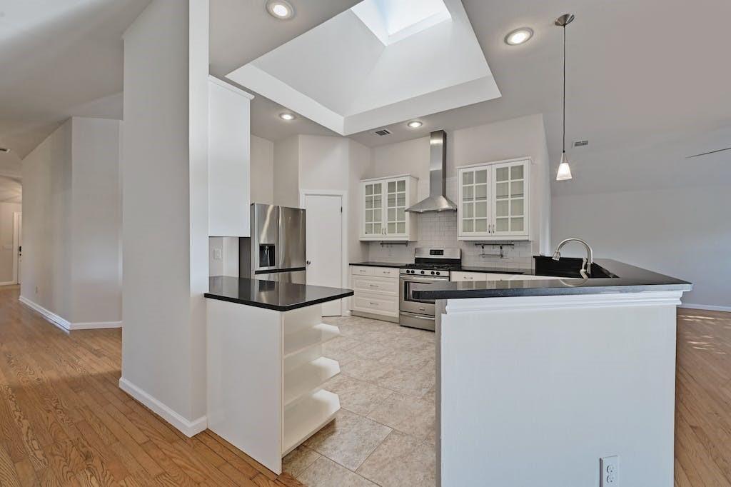 7717 Ponoma Trl, Austin, TX 78749