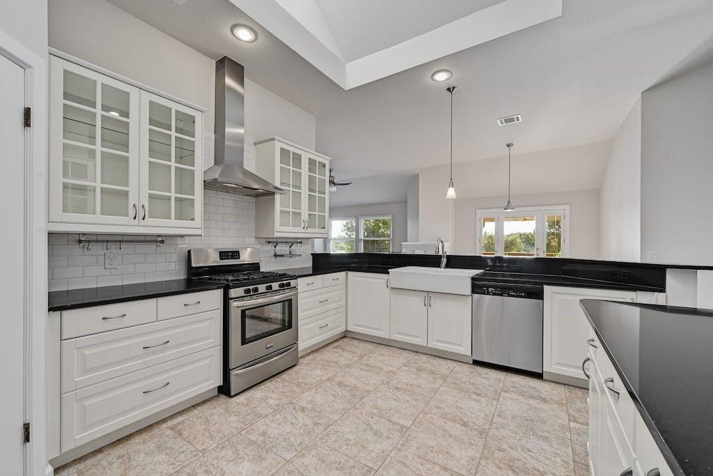 7717 Ponoma Trl, Austin, TX 78749