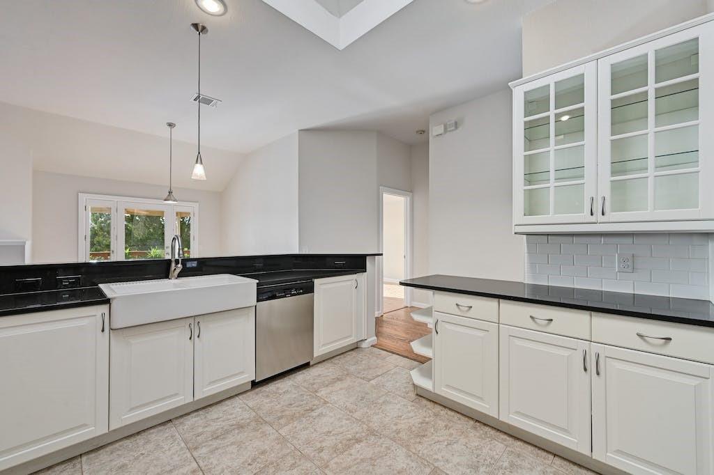 7717 Ponoma Trl, Austin, TX 78749