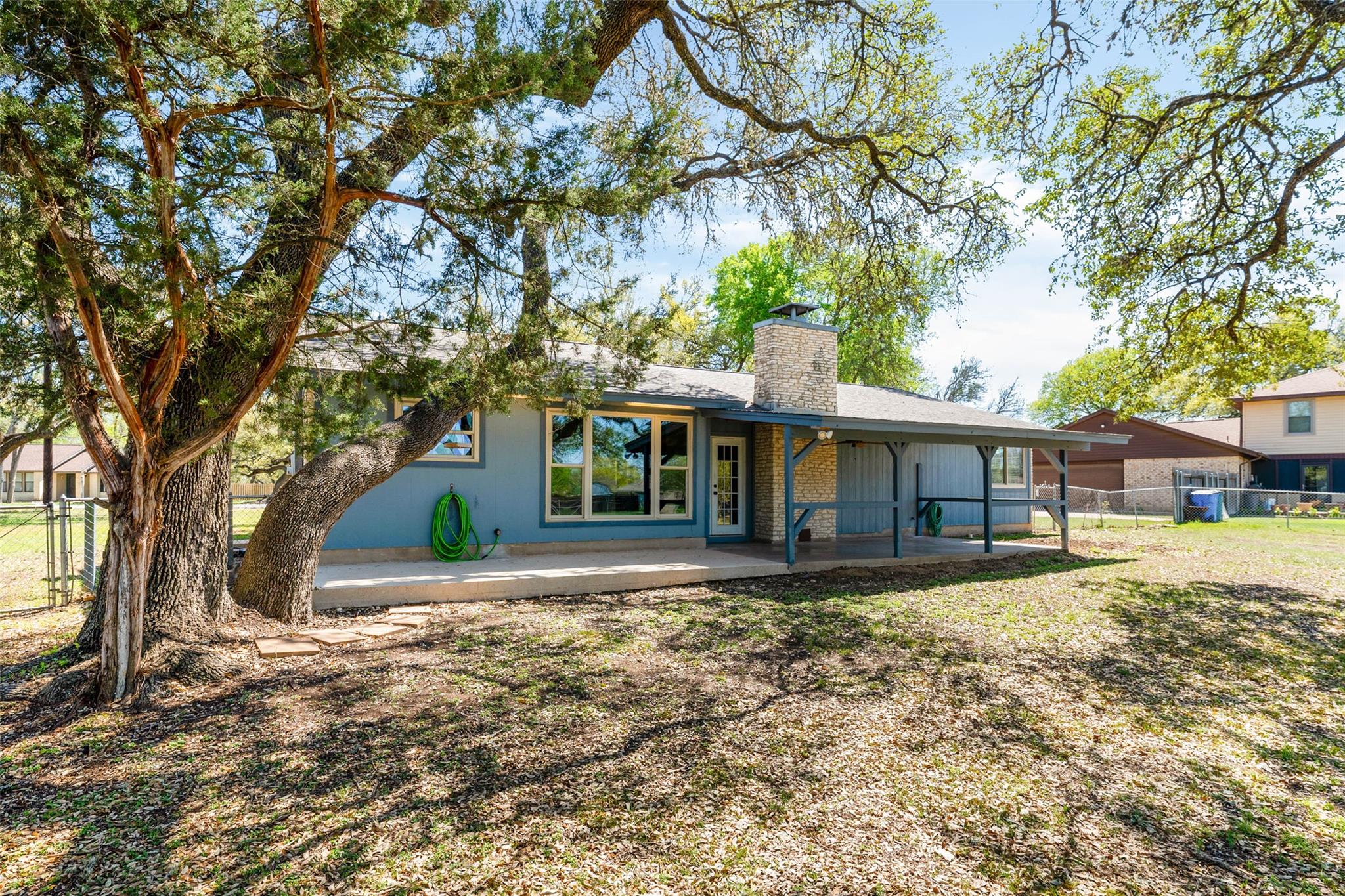 110 Cedar Dr, Mountain City, TX 78610