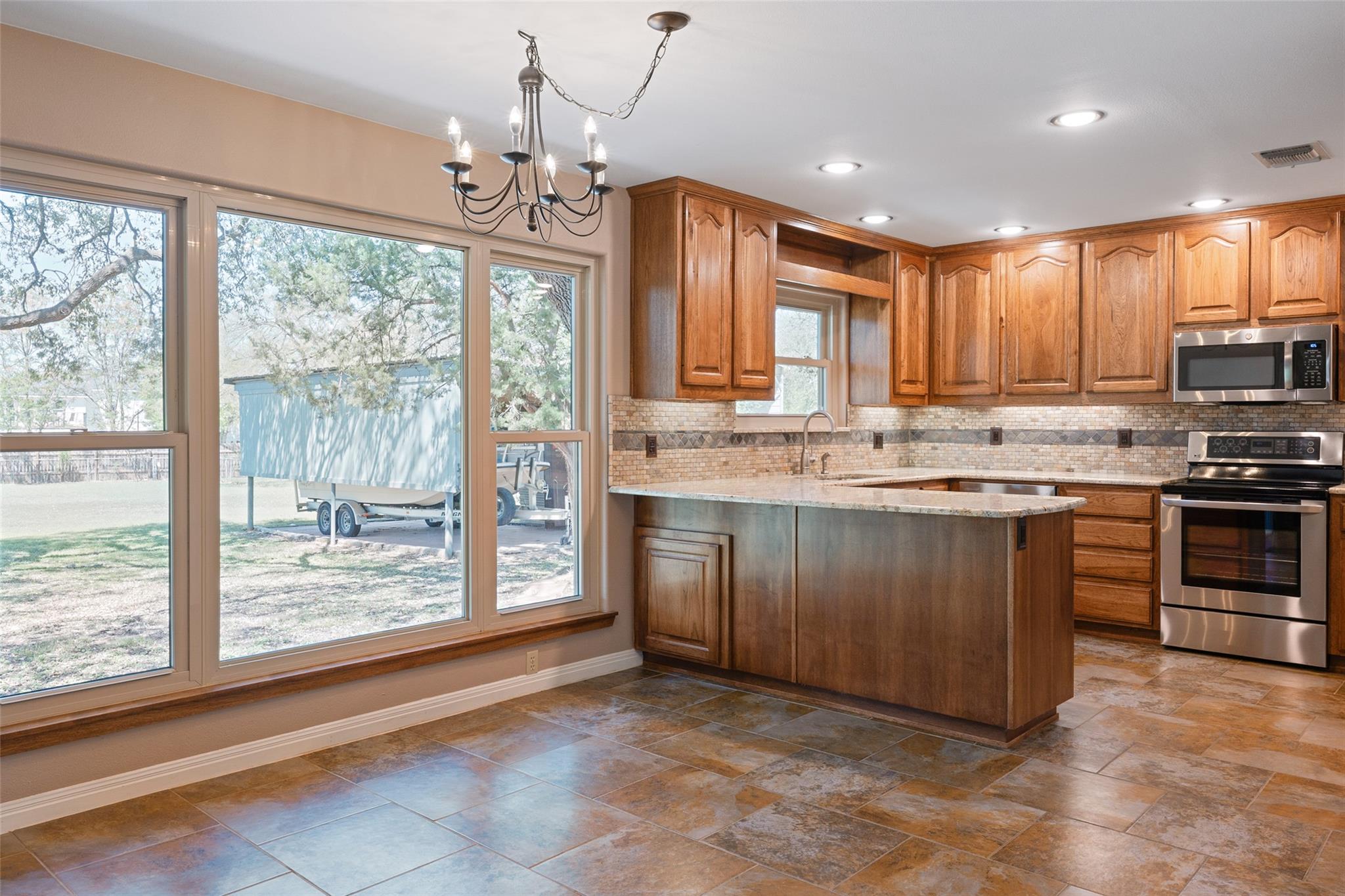 110 Cedar Dr, Mountain City, TX 78610