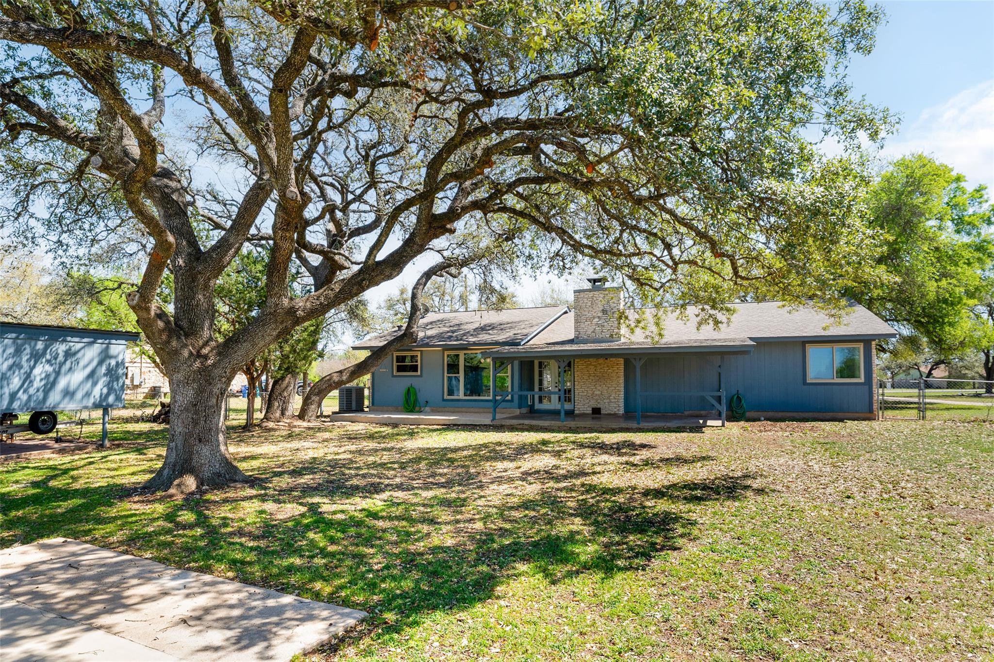 110 Cedar Dr, Mountain City, TX 78610