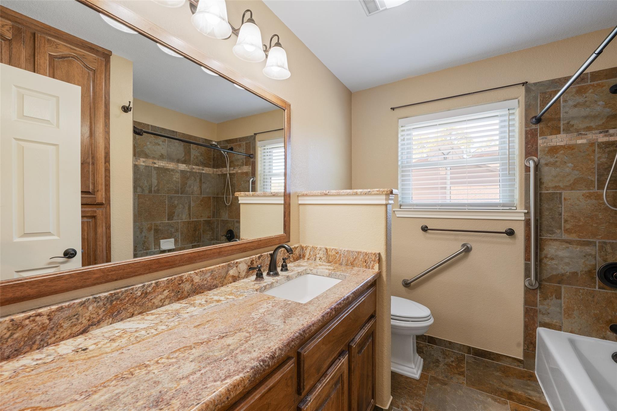 110 Cedar Dr, Mountain City, TX 78610