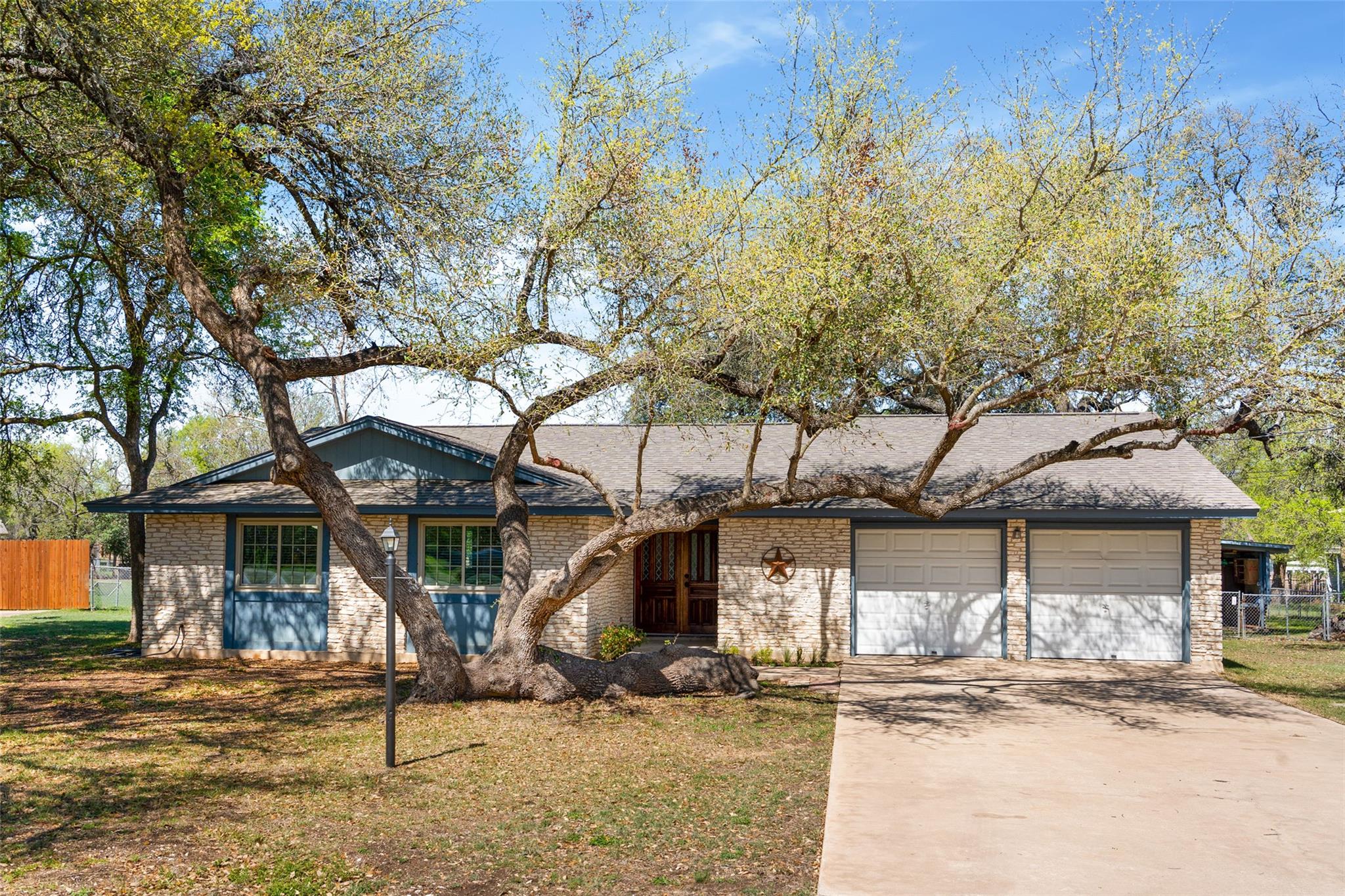 110 Cedar Dr, Mountain City, TX 78610