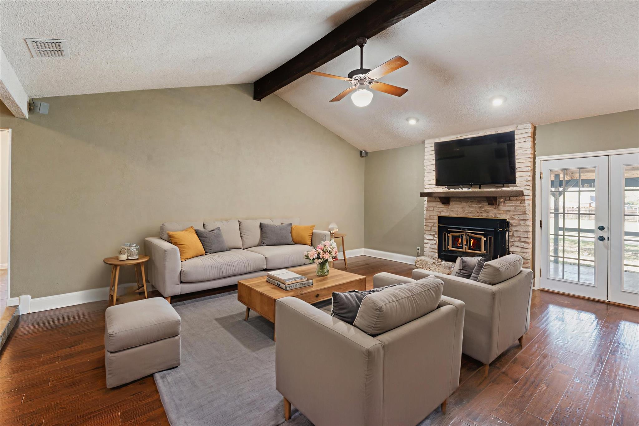 110 Cedar Dr, Mountain City, TX 78610