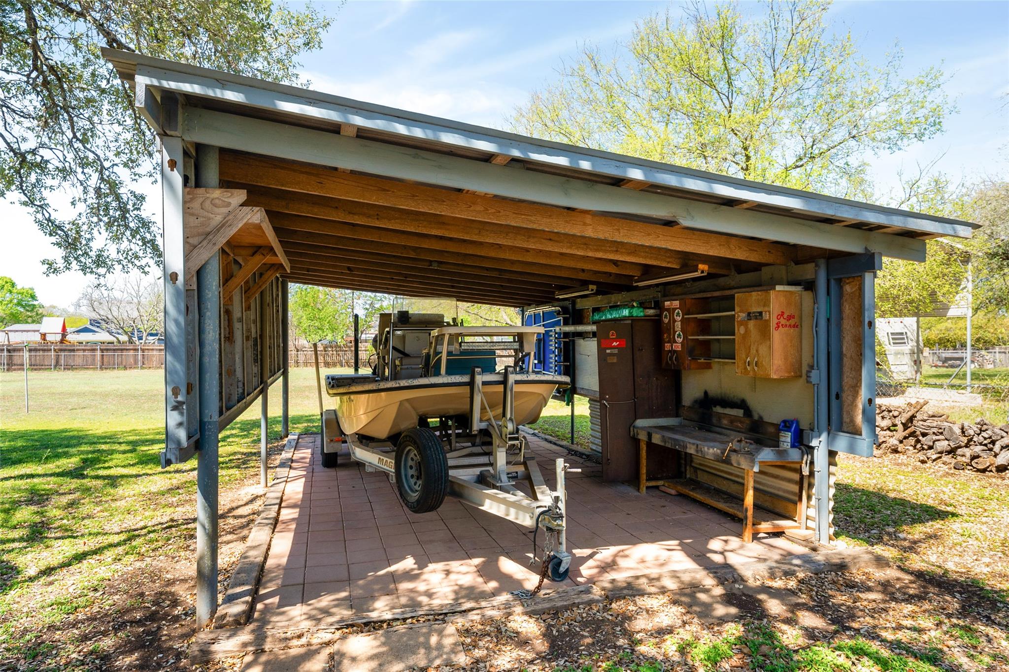 110 Cedar Dr, Mountain City, TX 78610