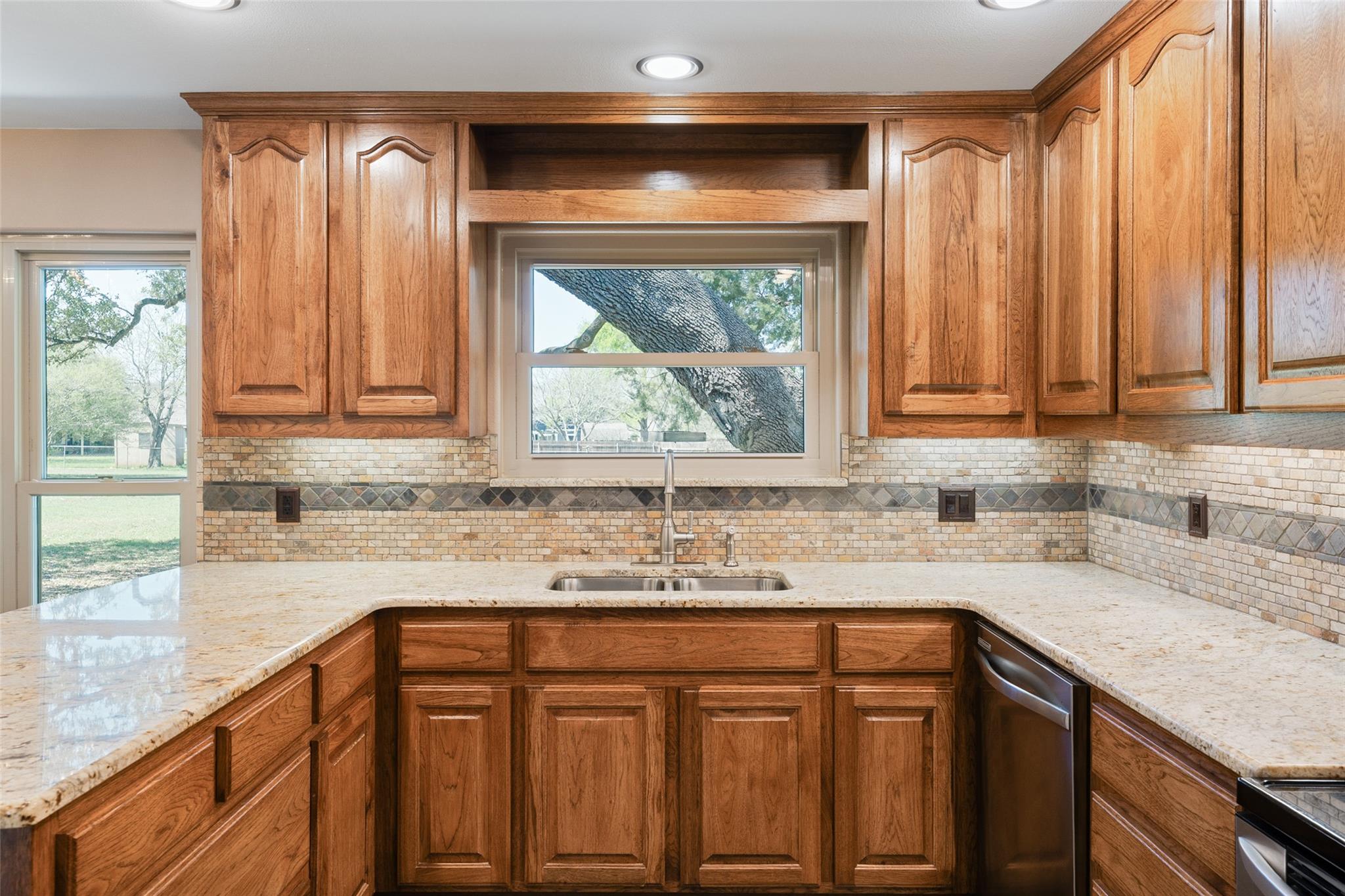 110 Cedar Dr, Mountain City, TX 78610