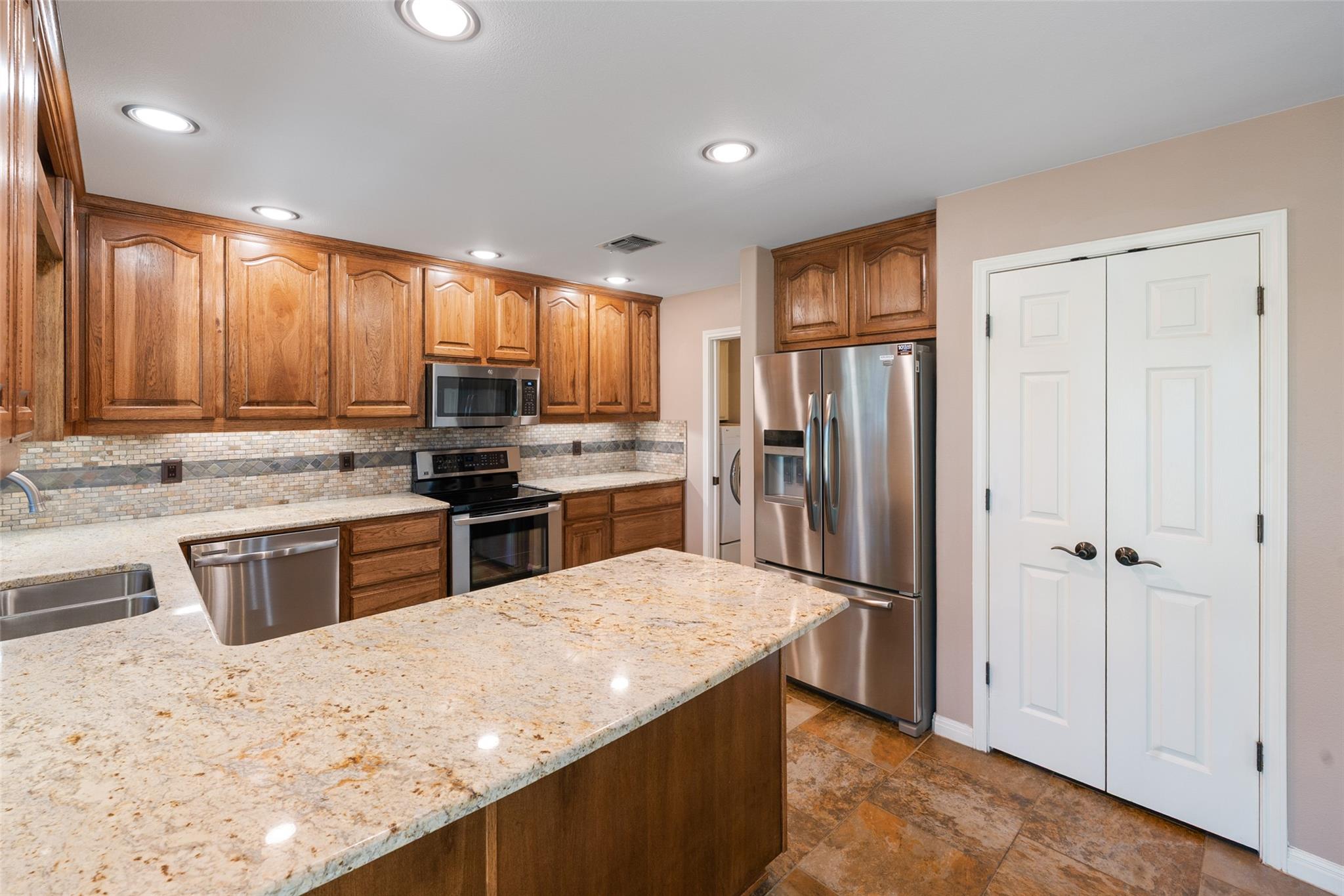 110 Cedar Dr, Mountain City, TX 78610