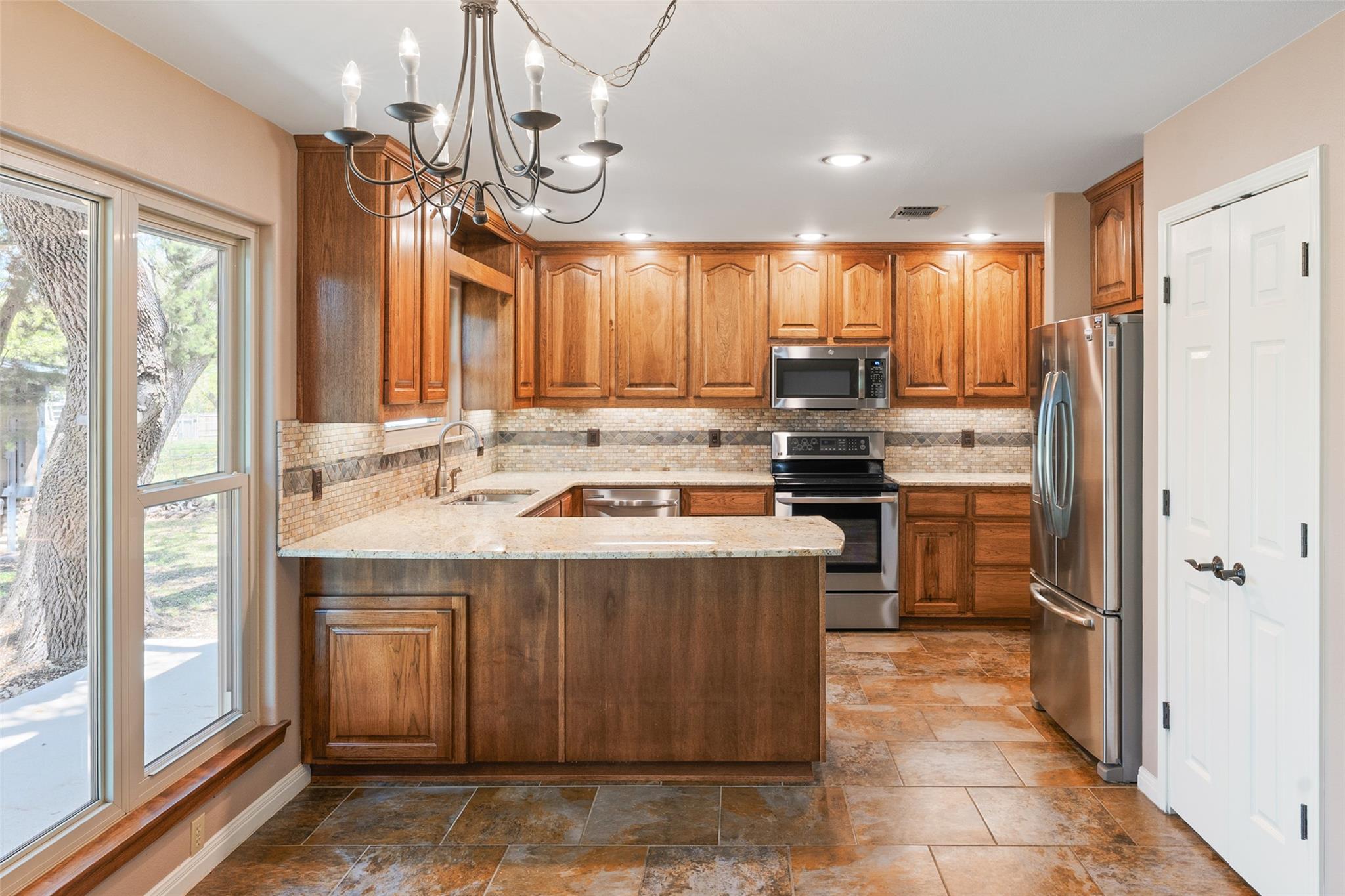 110 Cedar Dr, Mountain City, TX 78610