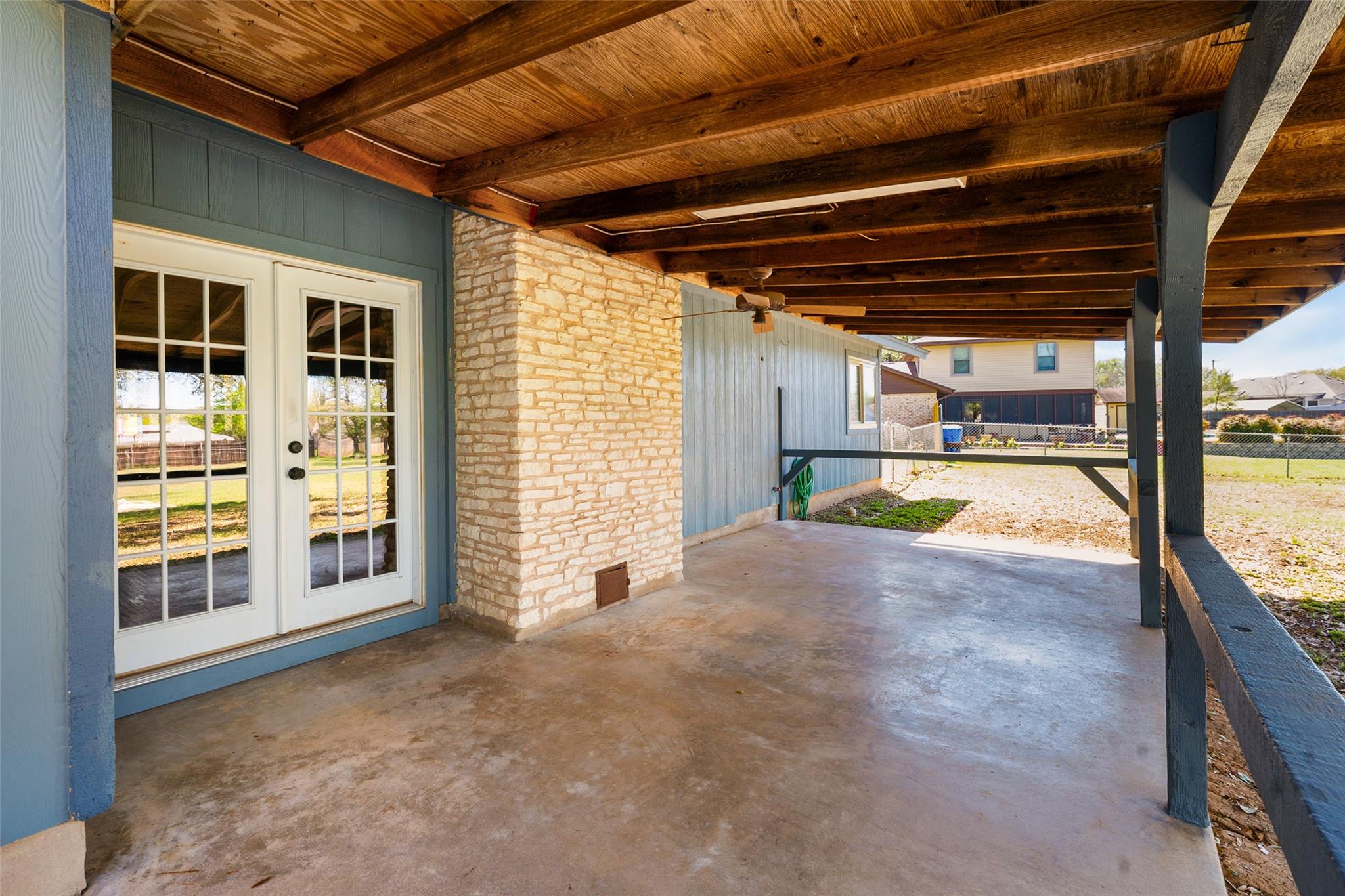 110 Cedar Dr, Mountain City, TX 78610