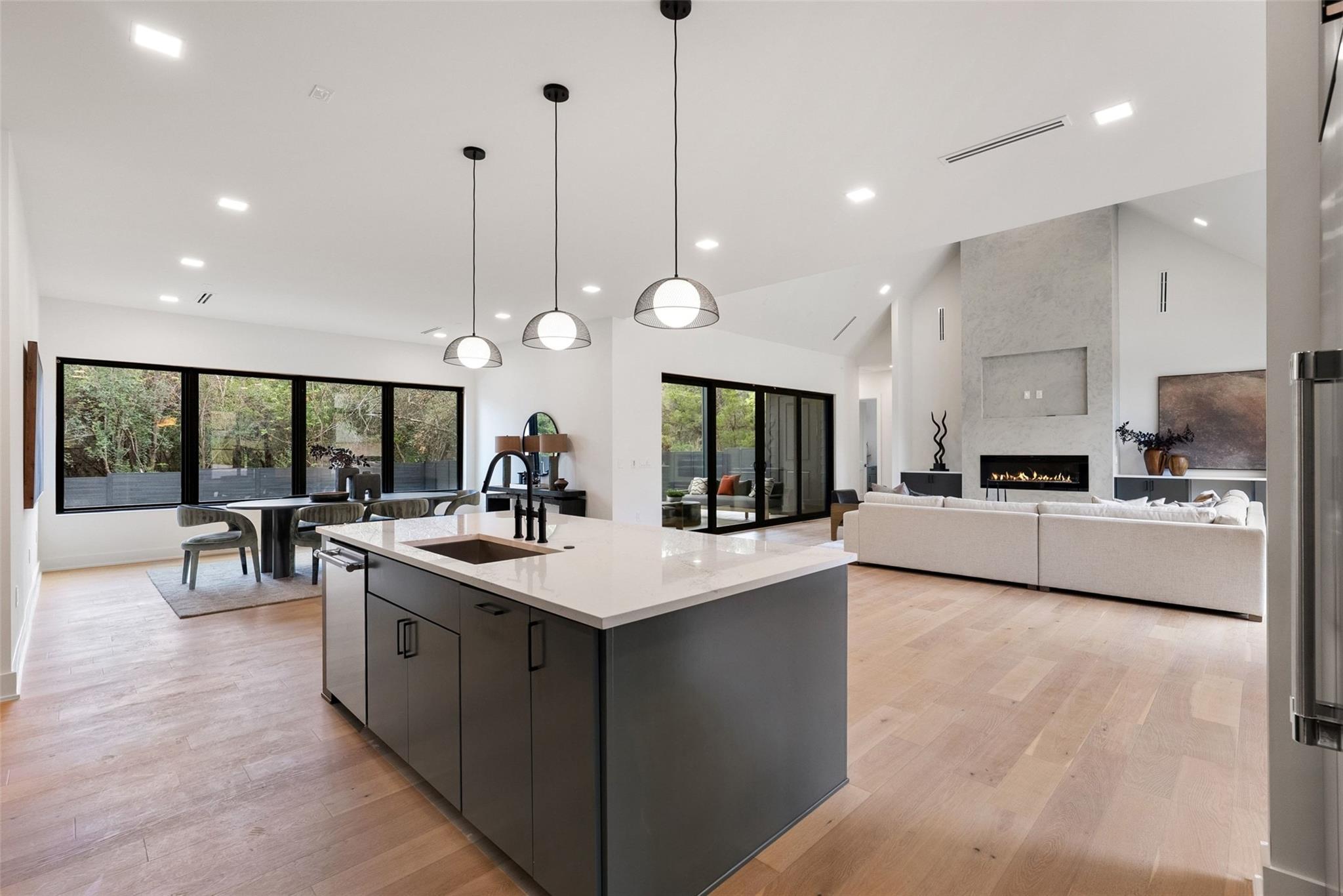 2138 Barton Hills Dr, Austin, TX 78704