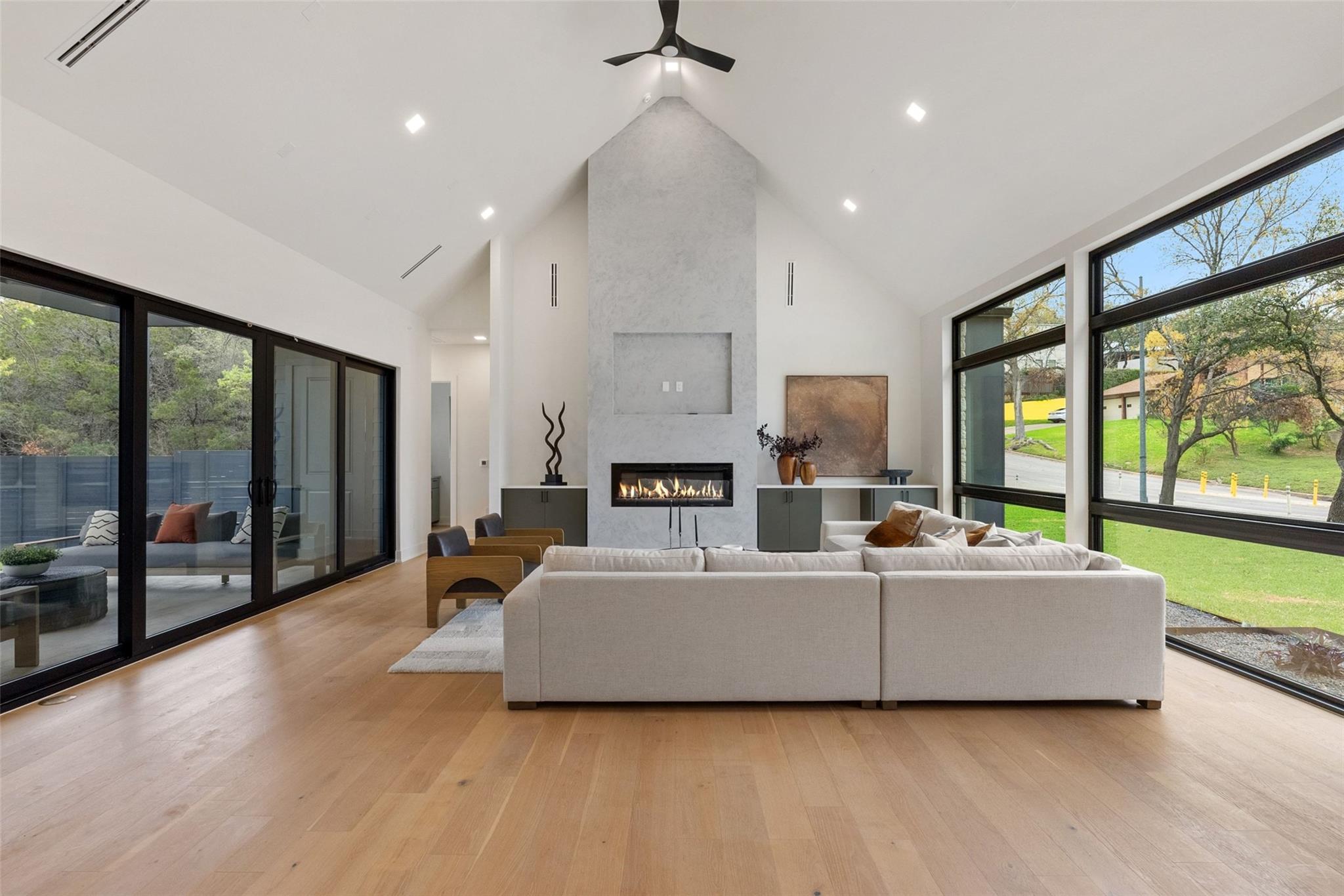 2138 Barton Hills Dr, Austin, TX 78704