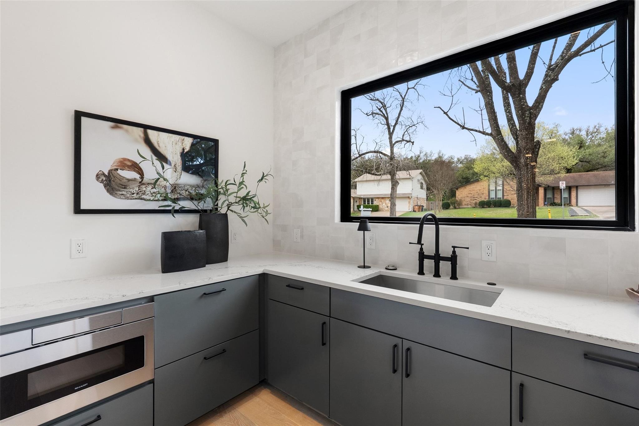 2138 Barton Hills Dr, Austin, TX 78704