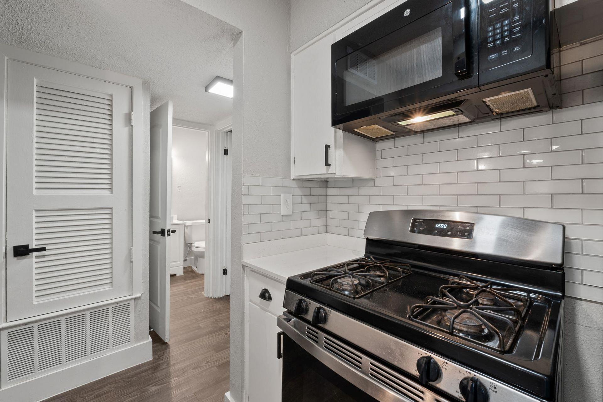 1220 W Anderson Ln # 109, Austin, TX 78757