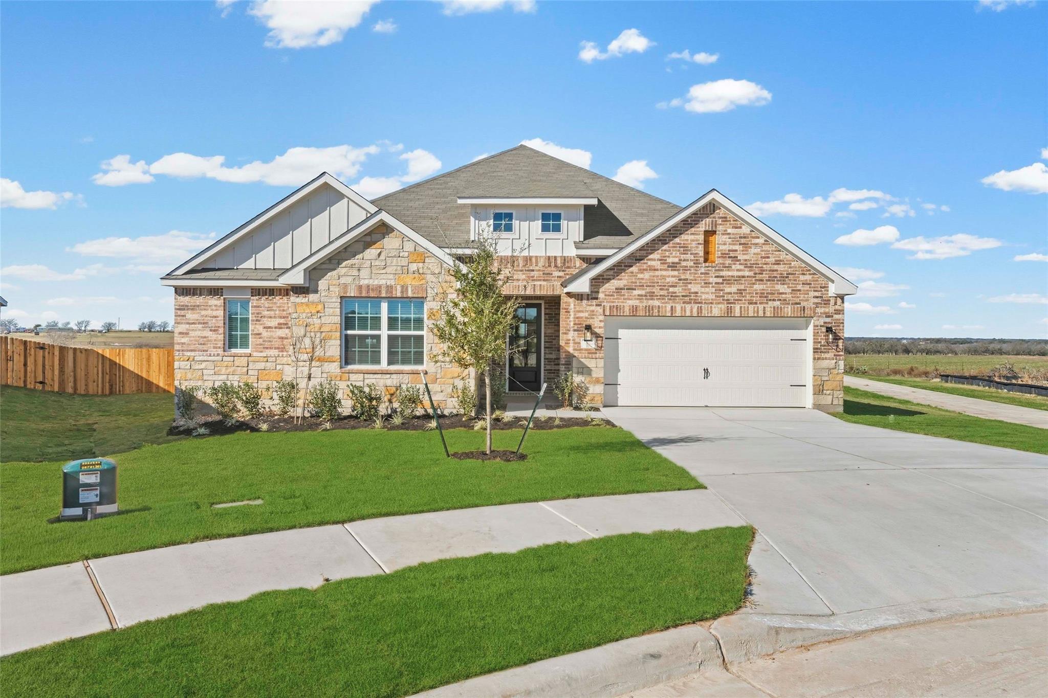 521 West Luna Blue Ln, Jarrell, TX 76537