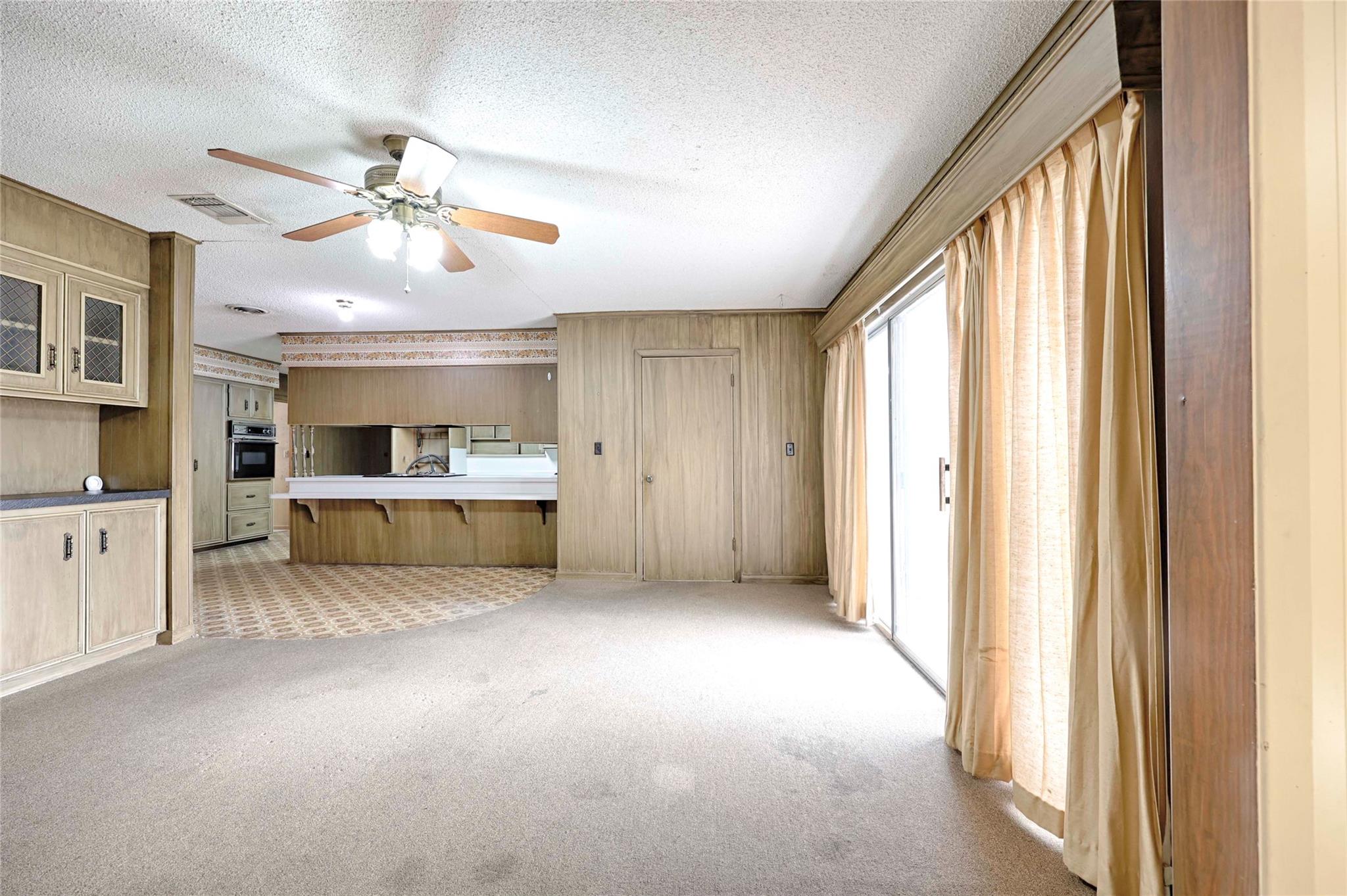 302 Baumgarten St, Schulenburg, TX 78956