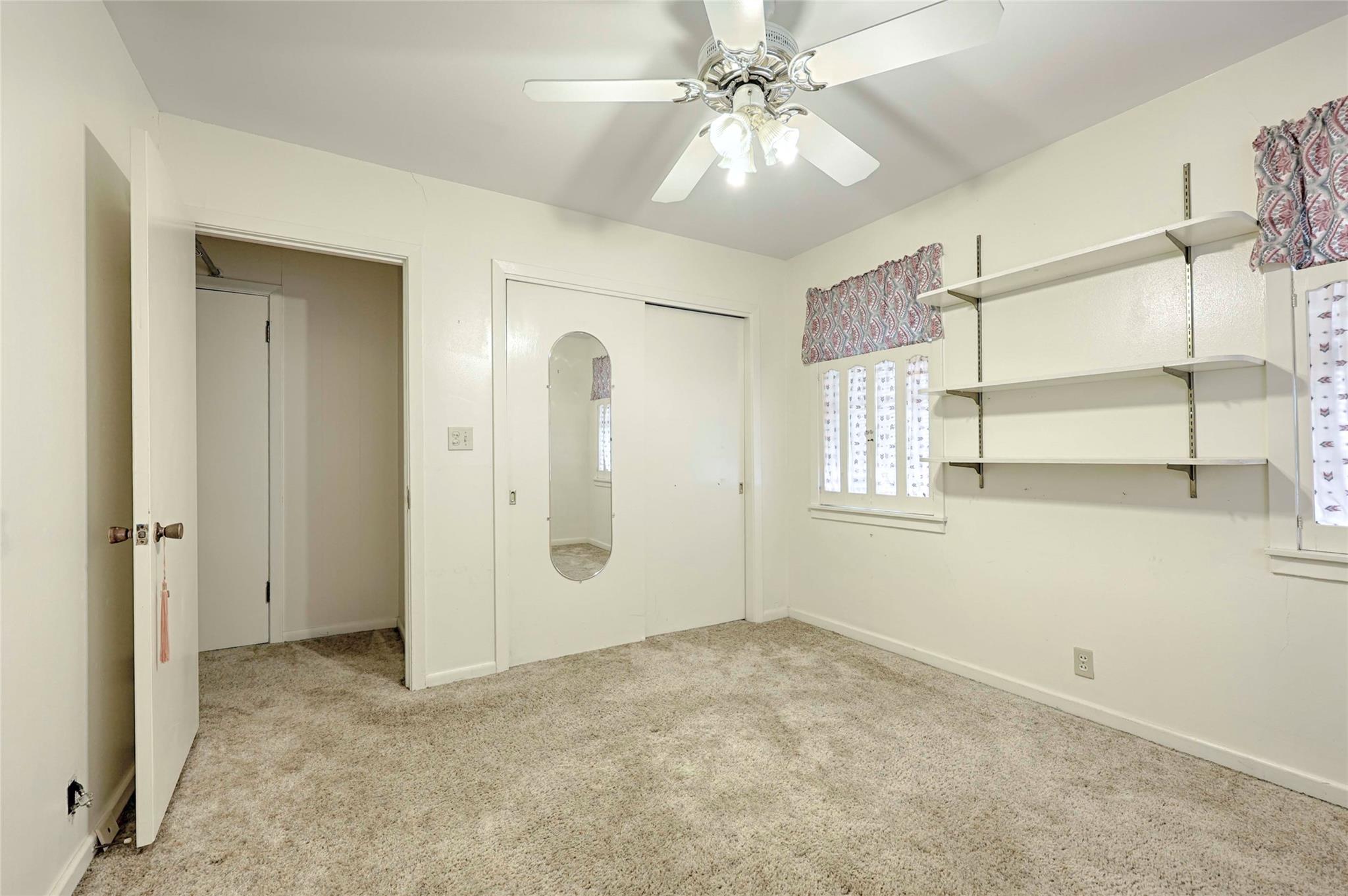 302 Baumgarten St, Schulenburg, TX 78956