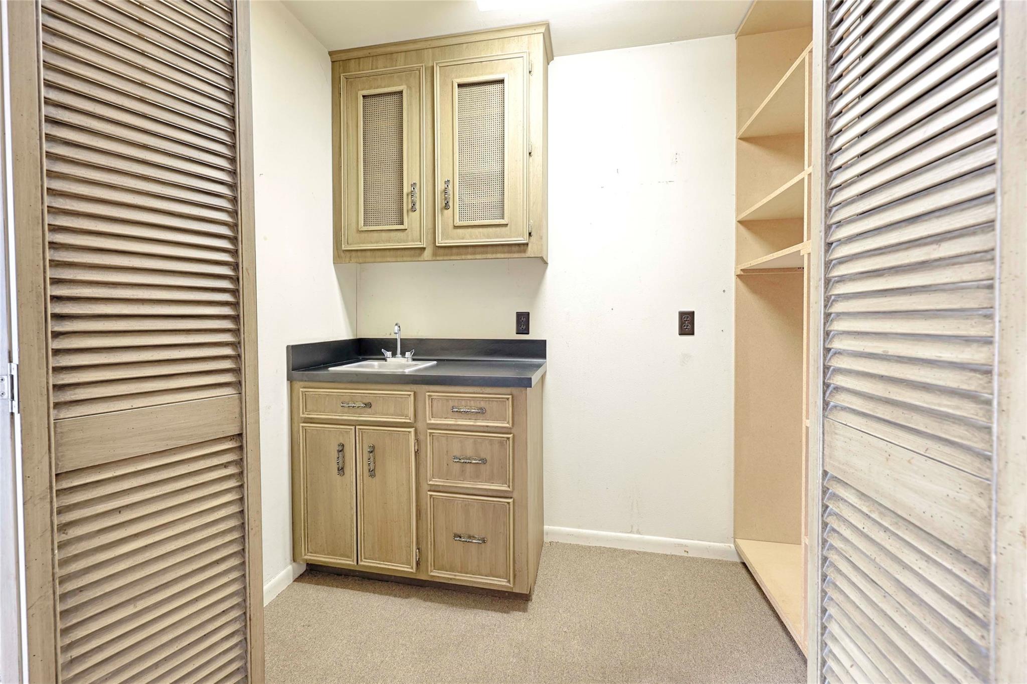 302 Baumgarten St, Schulenburg, TX 78956