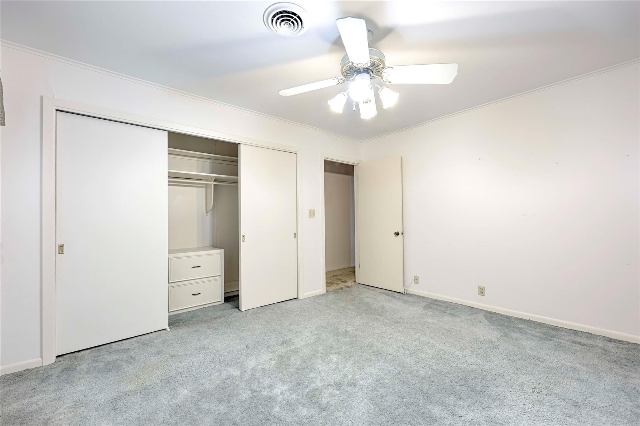 302 Baumgarten St, Schulenburg, TX 78956