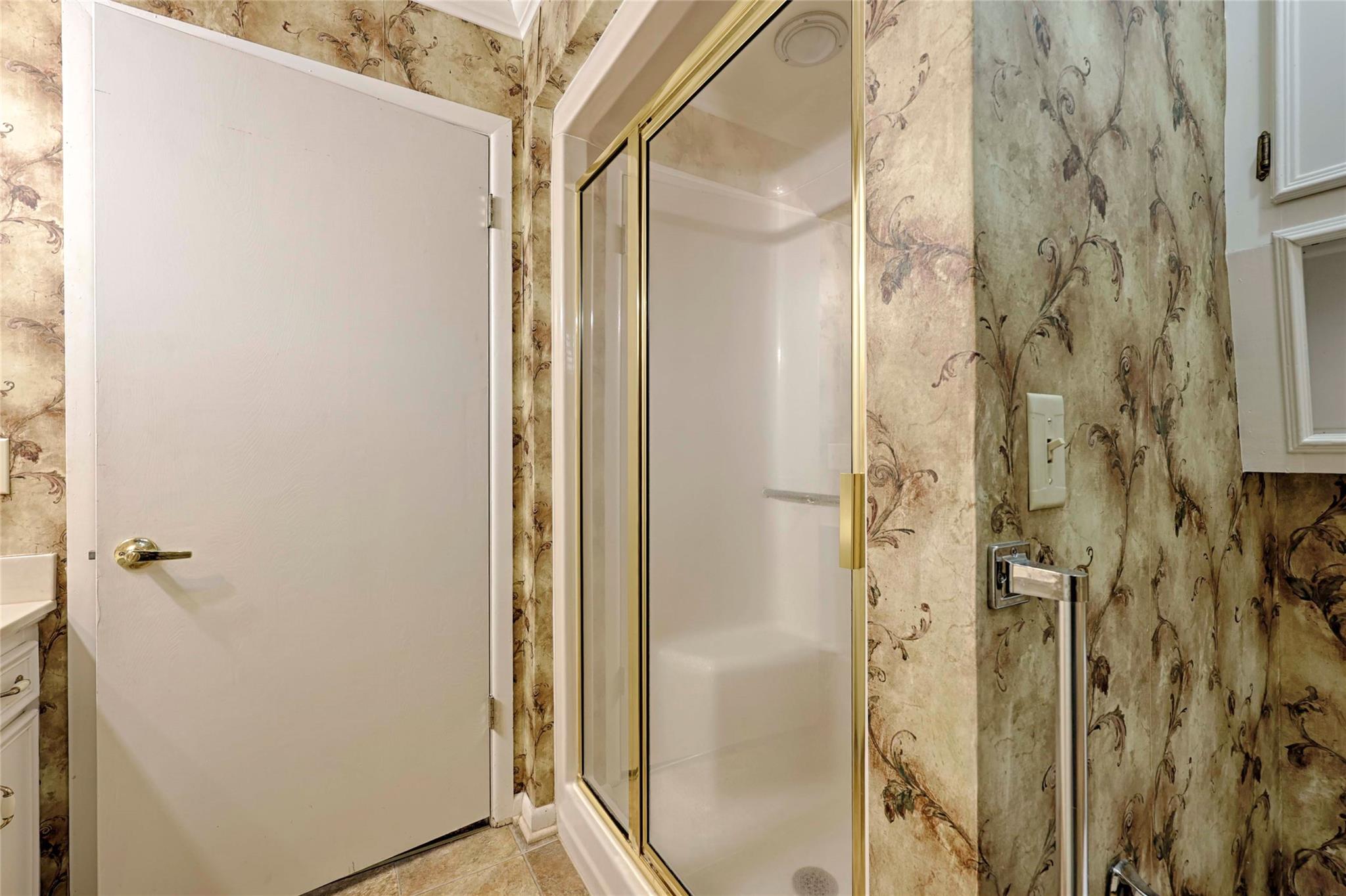 302 Baumgarten St, Schulenburg, TX 78956