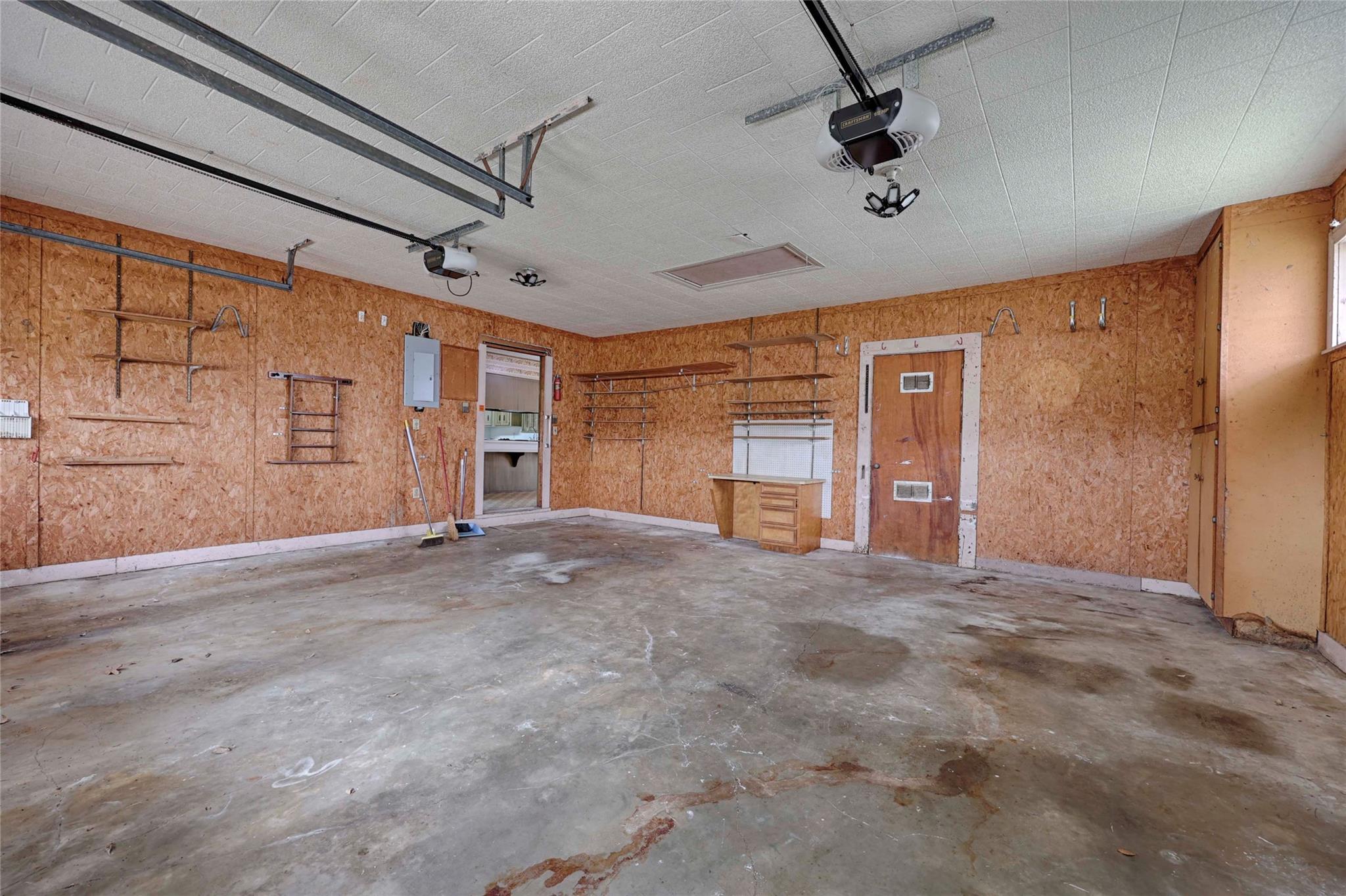 302 Baumgarten St, Schulenburg, TX 78956