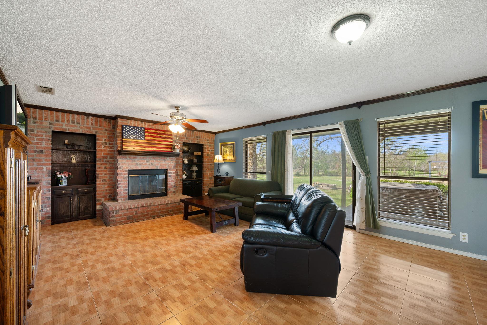 902 Ray Berglund Blvd, Round Rock, TX 78664