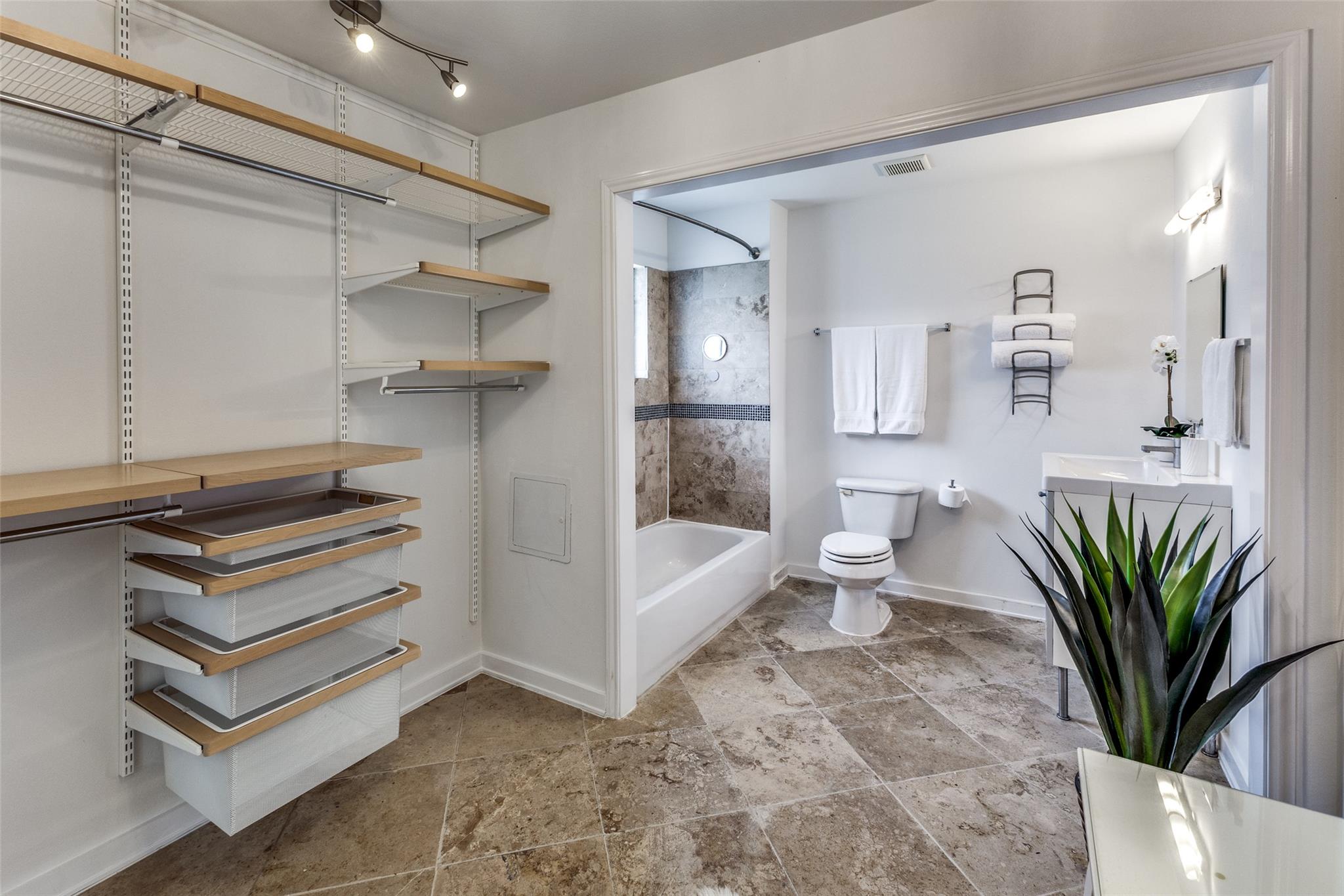 1802 Harvey St # A, Austin, TX 78702