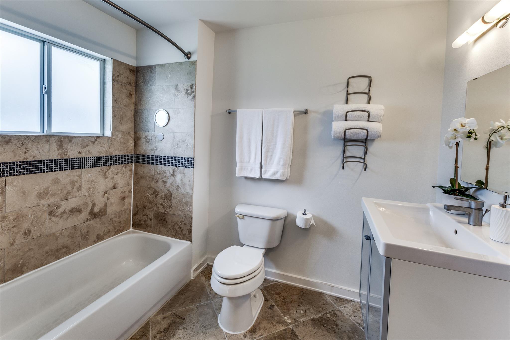 1802 Harvey St # A, Austin, TX 78702