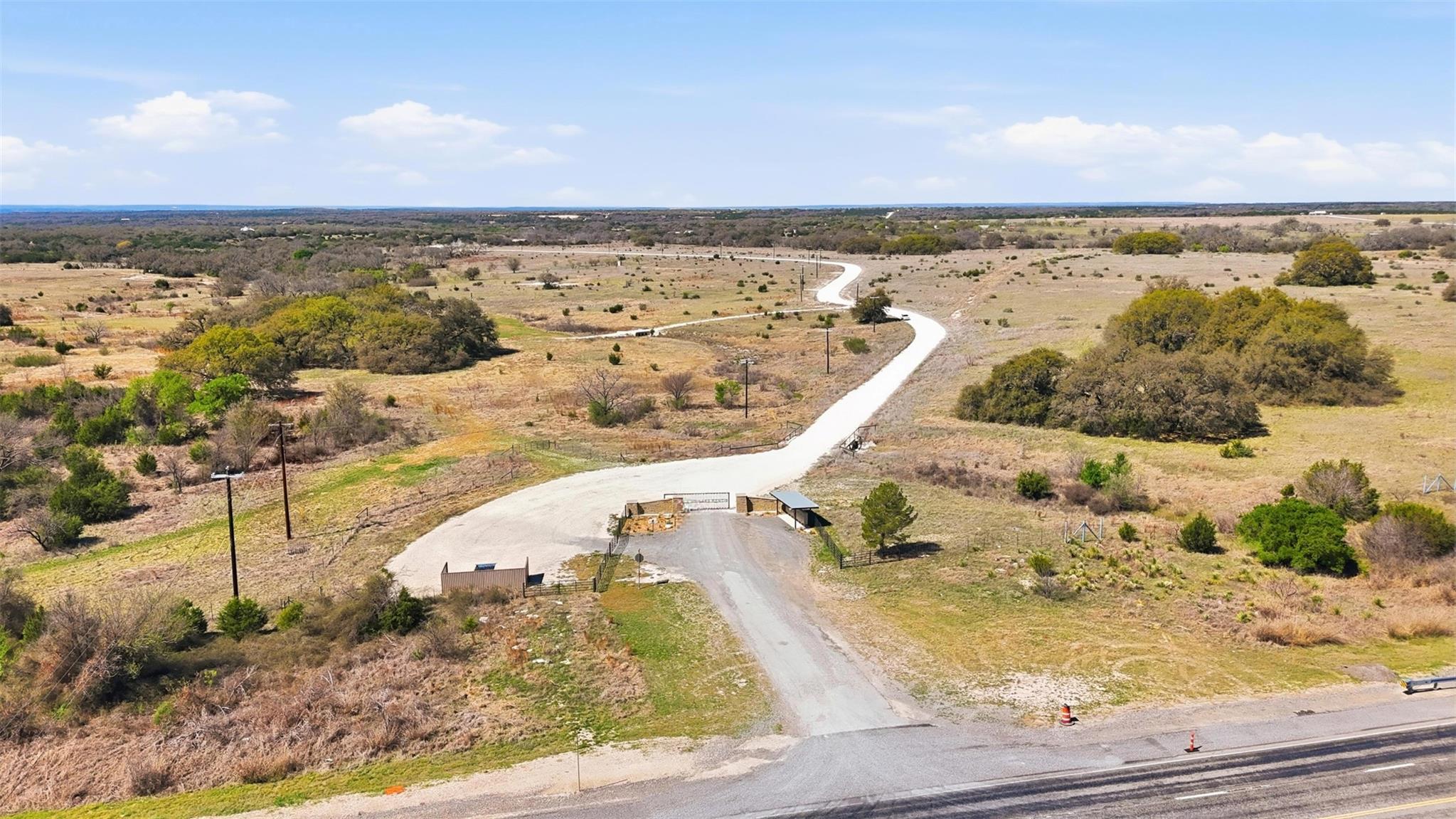 300 Willow Oak Dr, Goldthwaite, TX 76844