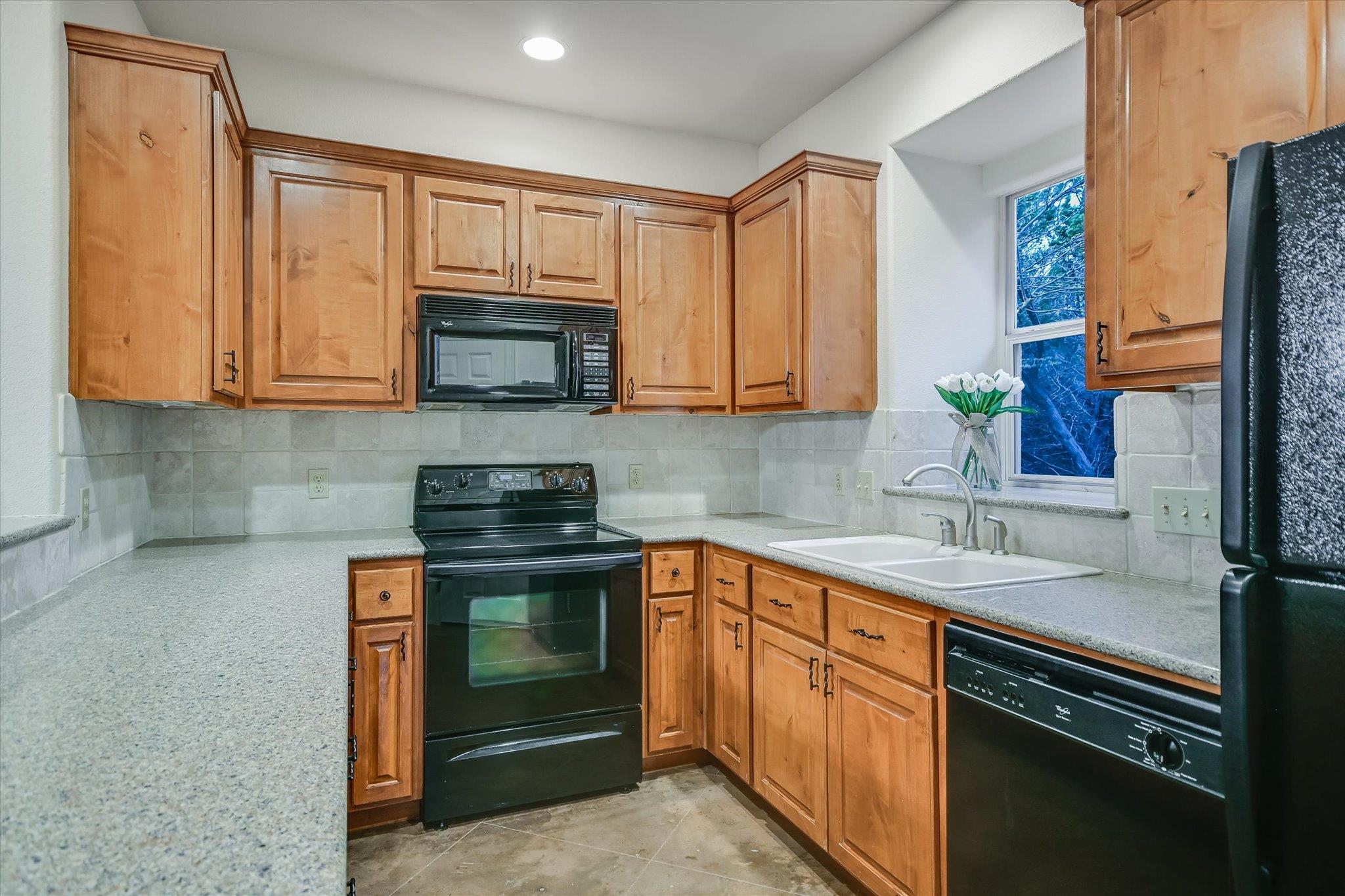 504 Saddlehorn Dr, Dripping Springs, TX 78620