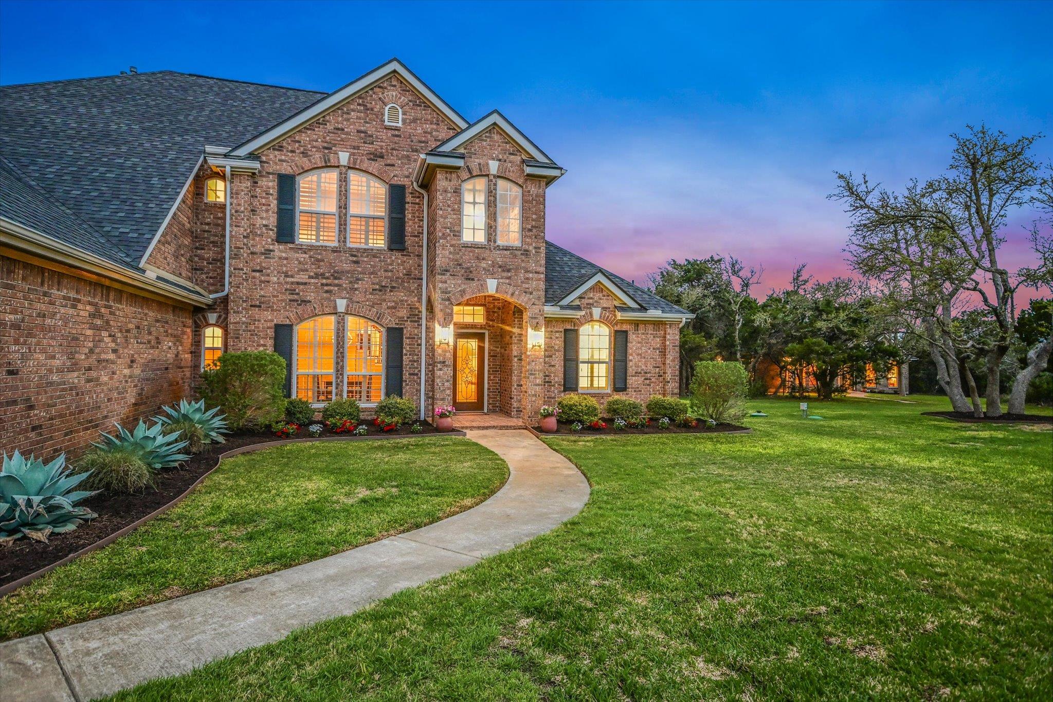 504 Saddlehorn Dr, Dripping Springs, TX 78620