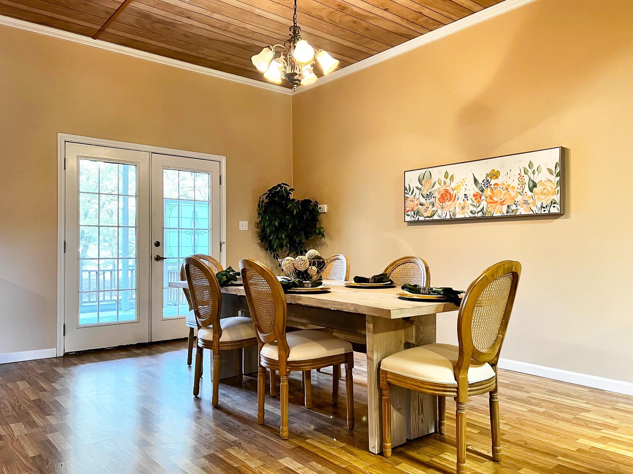 730 Panorama Rd, La Grange, TX 78945